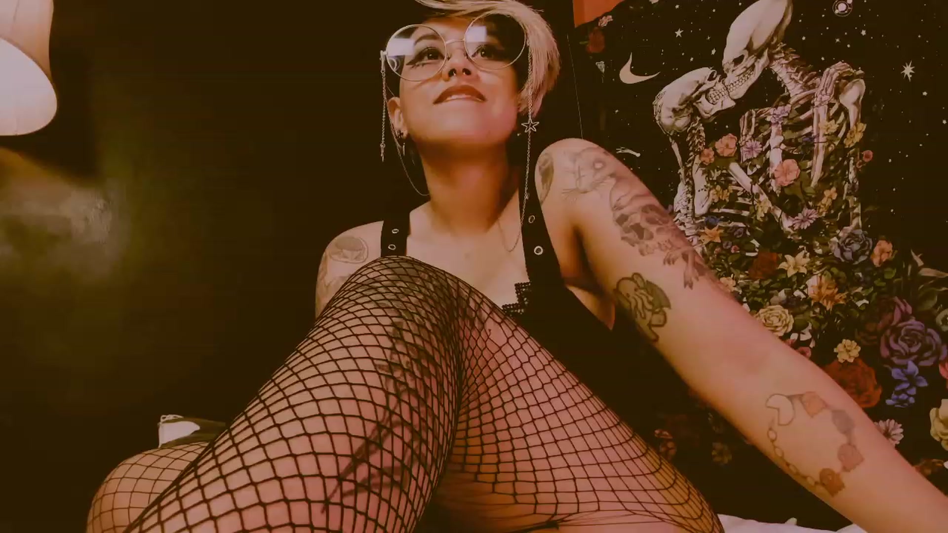 Gallery image thumbnail from AbraxxysRadio's myfreecams stream on, 12/16/2022, 02:07 image 16 of 20