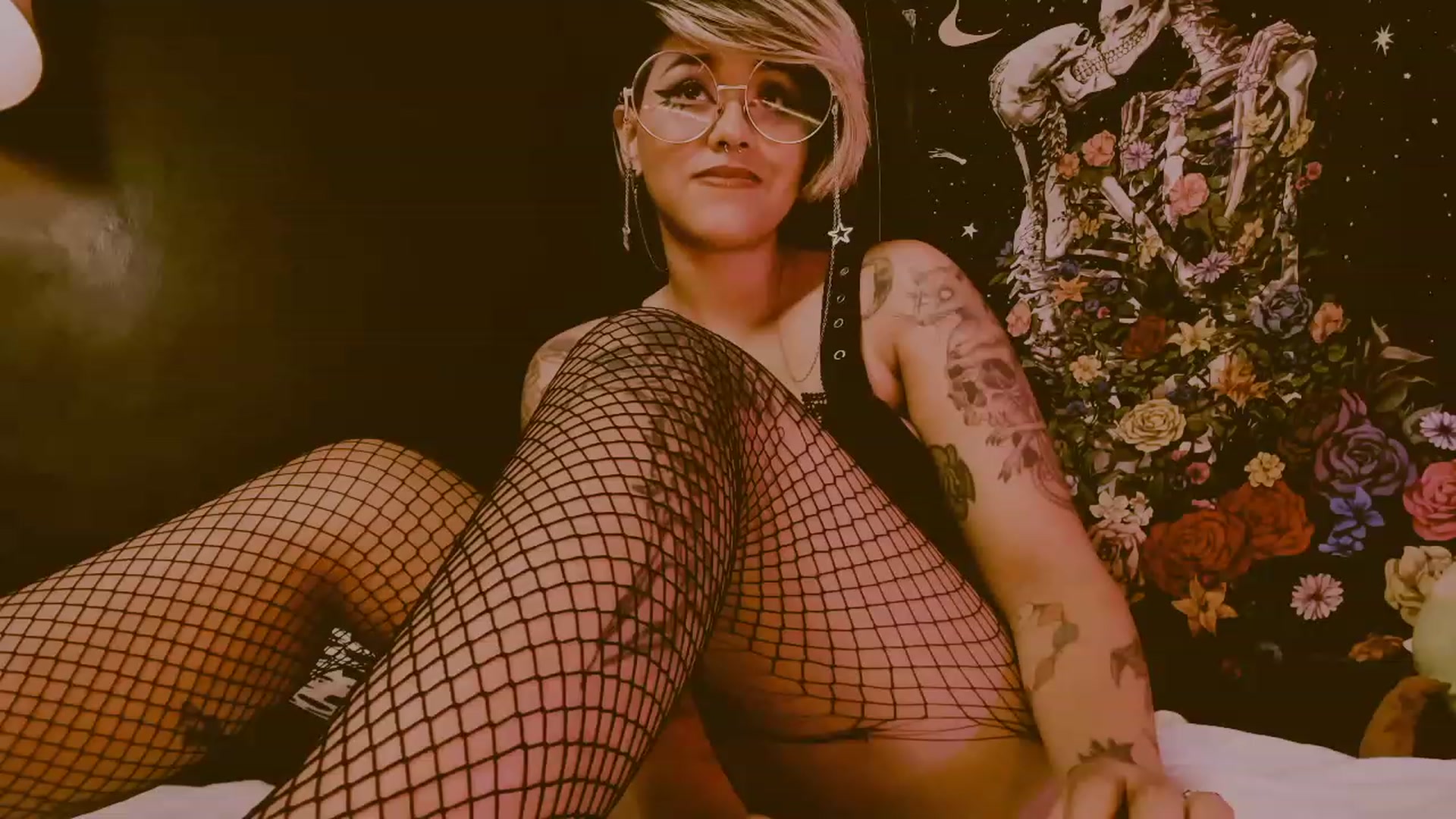 Gallery image thumbnail from AbraxxysRadio's myfreecams stream on, 12/16/2022, 02:07 image 14 of 20