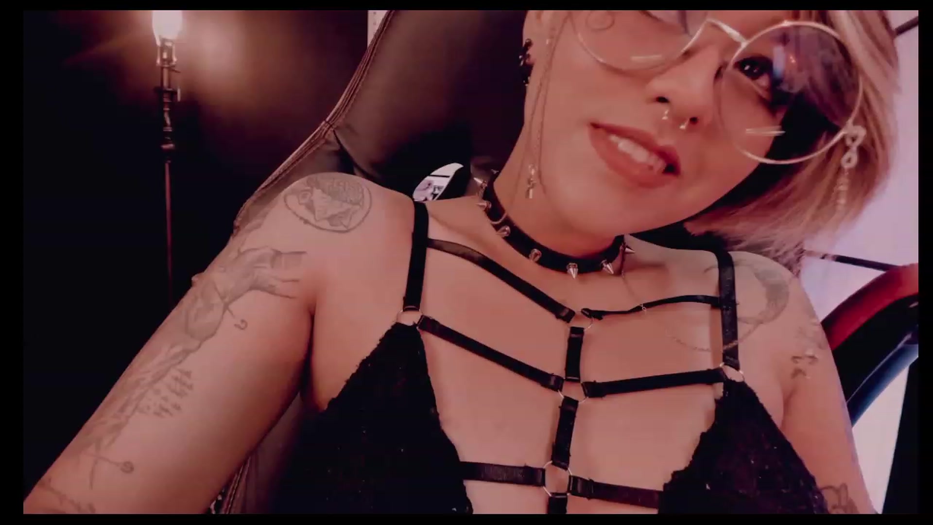 Gallery image thumbnail from AbraxxysRadio's myfreecams stream on, 12/16/2022, 23:41 image 5 of 20