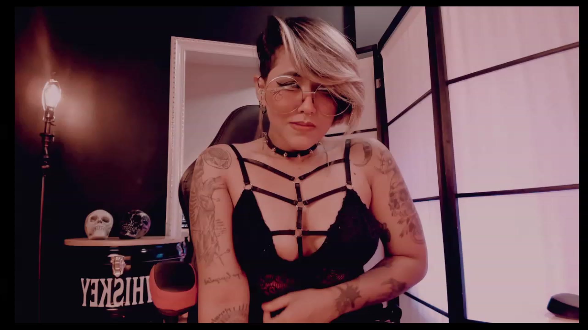 Gallery image thumbnail from AbraxxysRadio's myfreecams stream on, 12/16/2022, 23:41 image 17 of 20