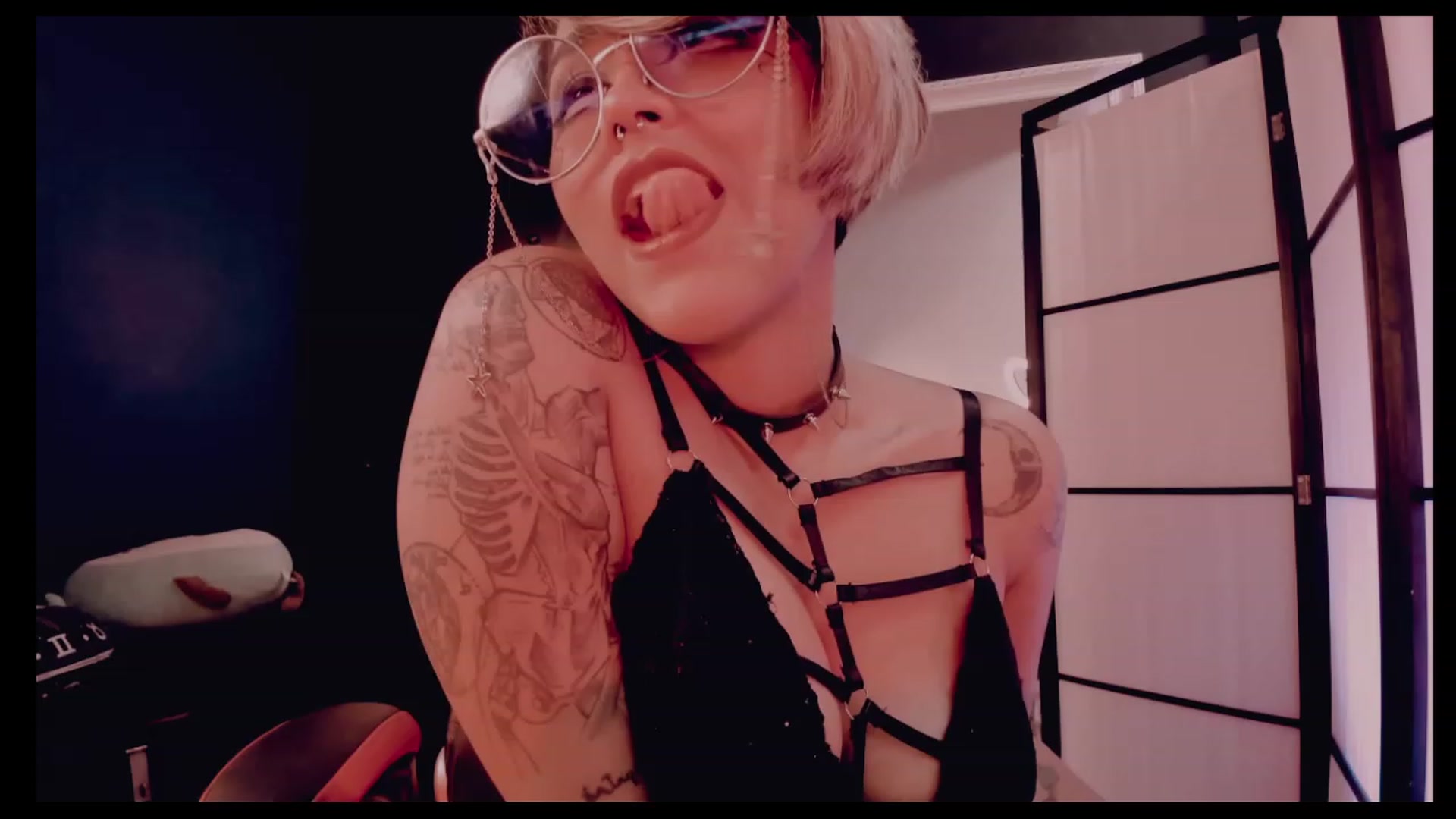 Gallery image thumbnail from AbraxxysRadio's myfreecams stream on, 12/16/2022, 23:41 image 11 of 20