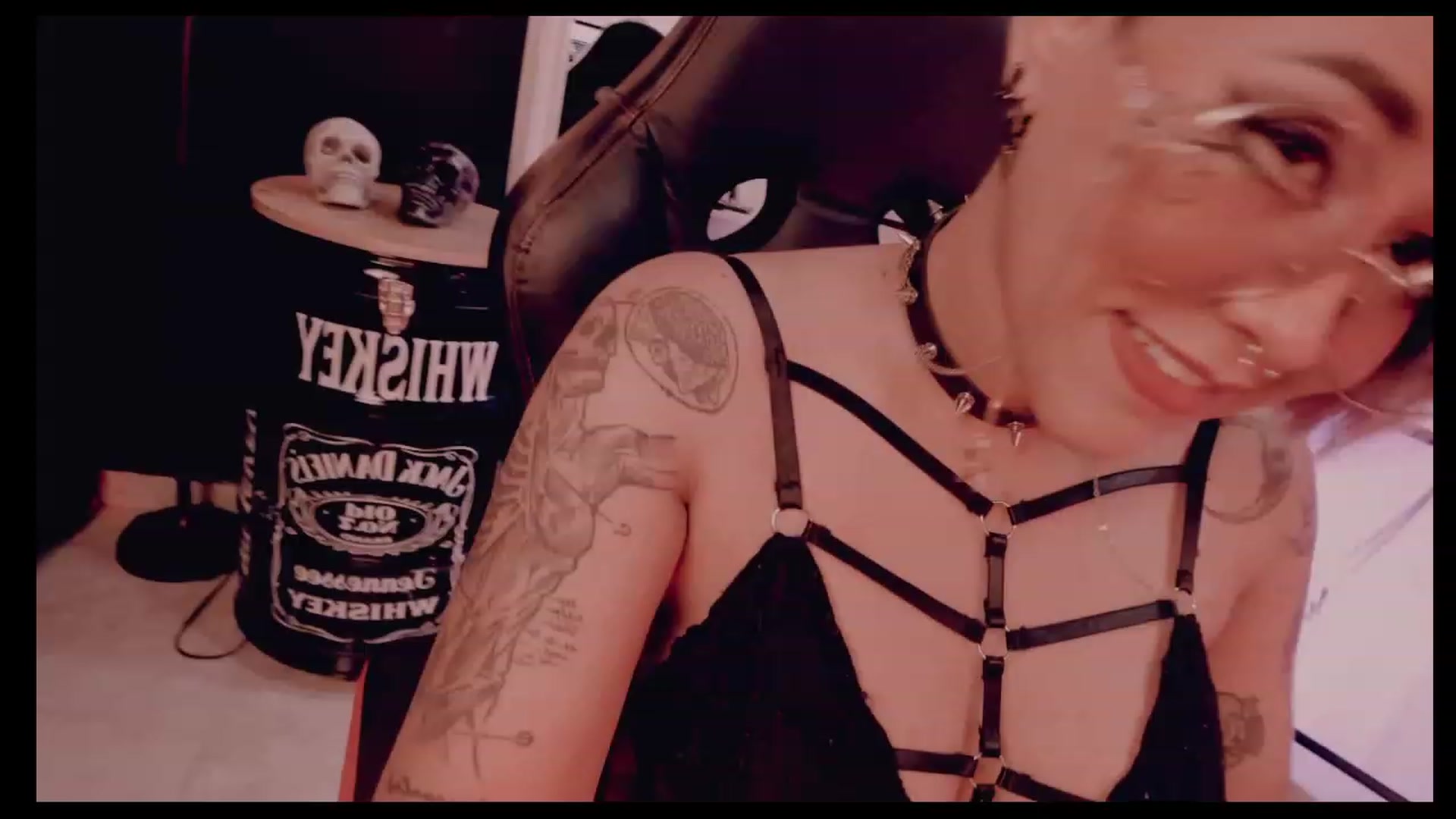 Gallery image thumbnail from AbraxxysRadio's myfreecams stream on, 12/16/2022, 23:41 image 13 of 20