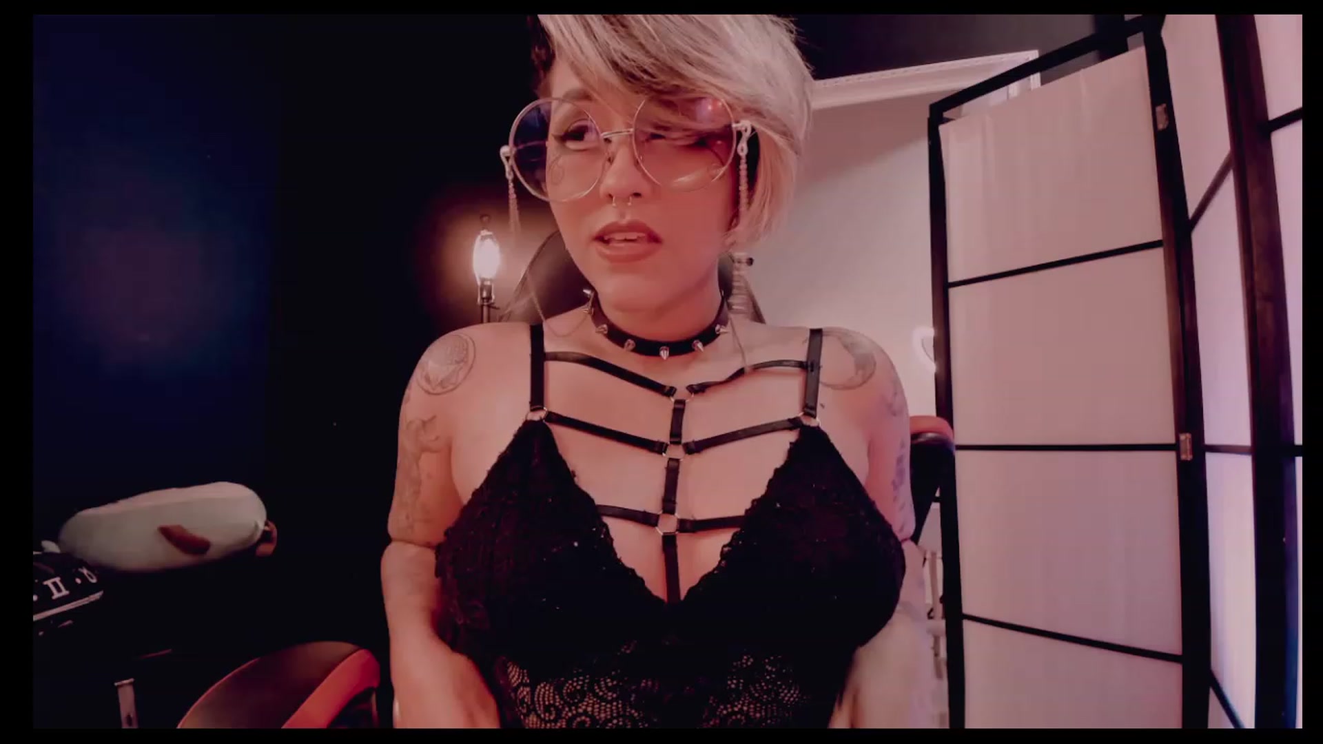 Gallery image thumbnail from AbraxxysRadio's myfreecams stream on, 12/16/2022, 23:41 image 8 of 20