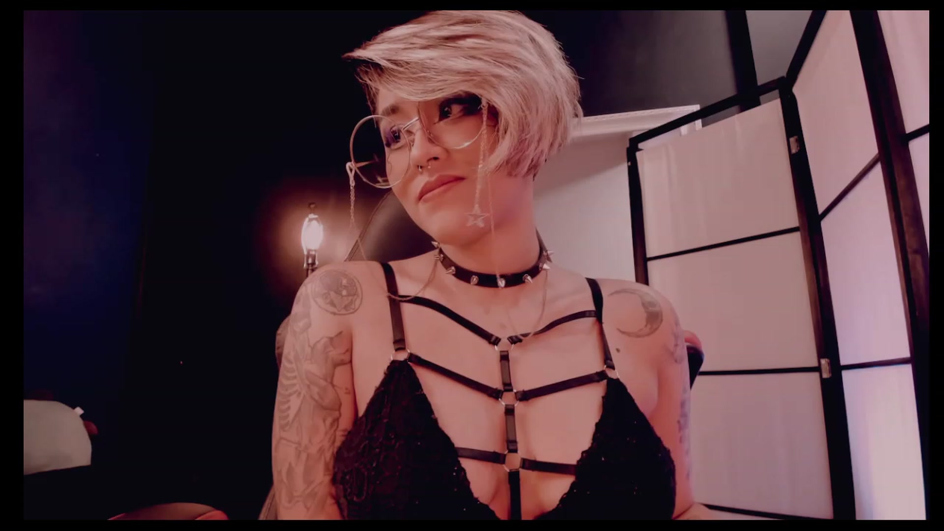 Gallery image thumbnail from AbraxxysRadio's myfreecams stream on, 12/17/2022, 01:47 image 4 of 20