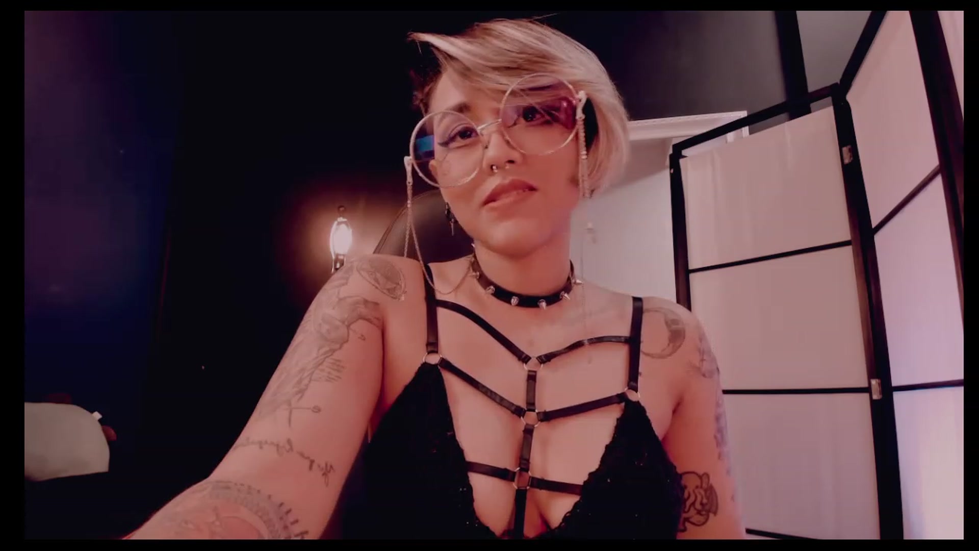 Gallery image thumbnail from AbraxxysRadio's myfreecams stream on, 12/17/2022, 01:47 image 18 of 20