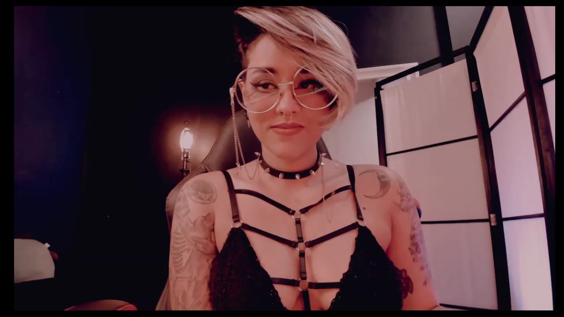 Gallery image thumbnail from AbraxxysRadio's myfreecams stream on, 12/17/2022, 01:47 image 6 of 20