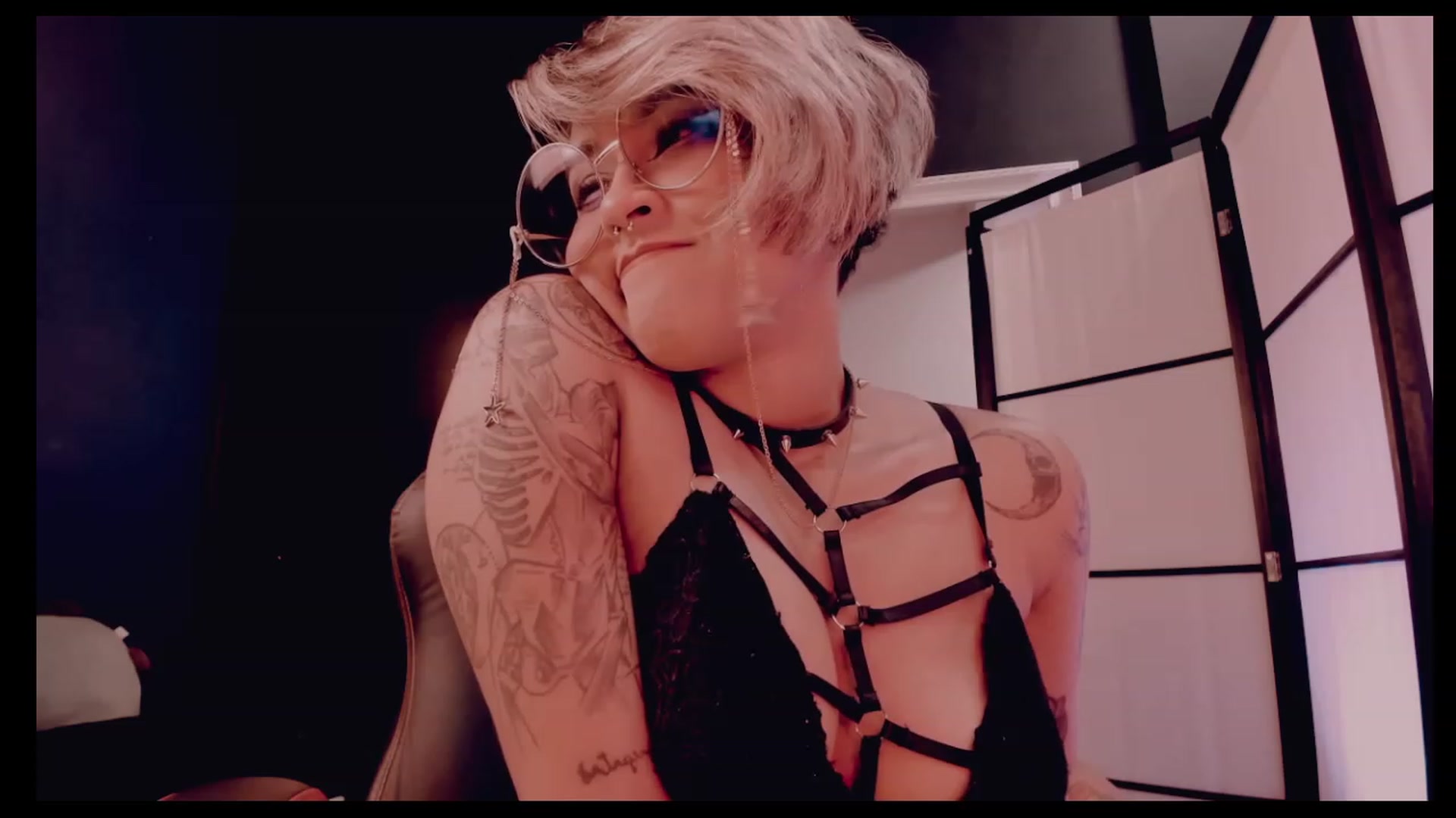 Gallery image thumbnail from AbraxxysRadio's myfreecams stream on, 12/17/2022, 01:47 image 7 of 20