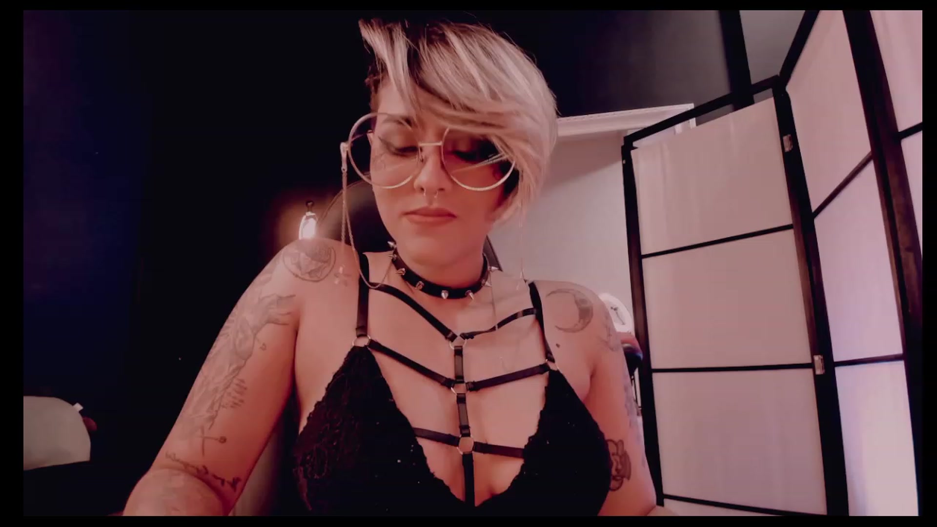 Gallery image thumbnail from AbraxxysRadio's myfreecams stream on, 12/17/2022, 01:47 image 2 of 20
