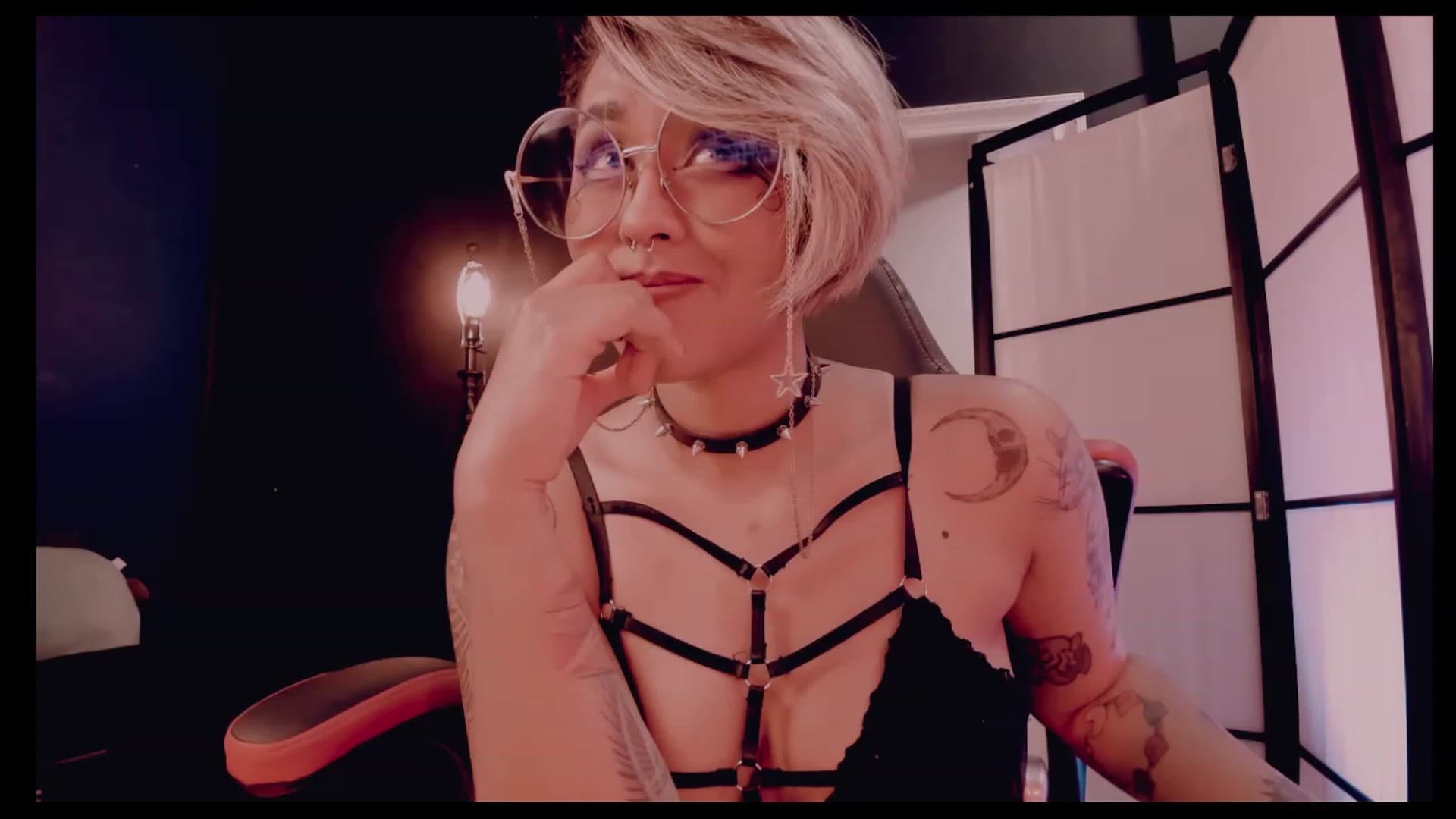 Gallery image thumbnail from AbraxxysRadio's myfreecams stream on, 12/17/2022, 01:47 image 11 of 20