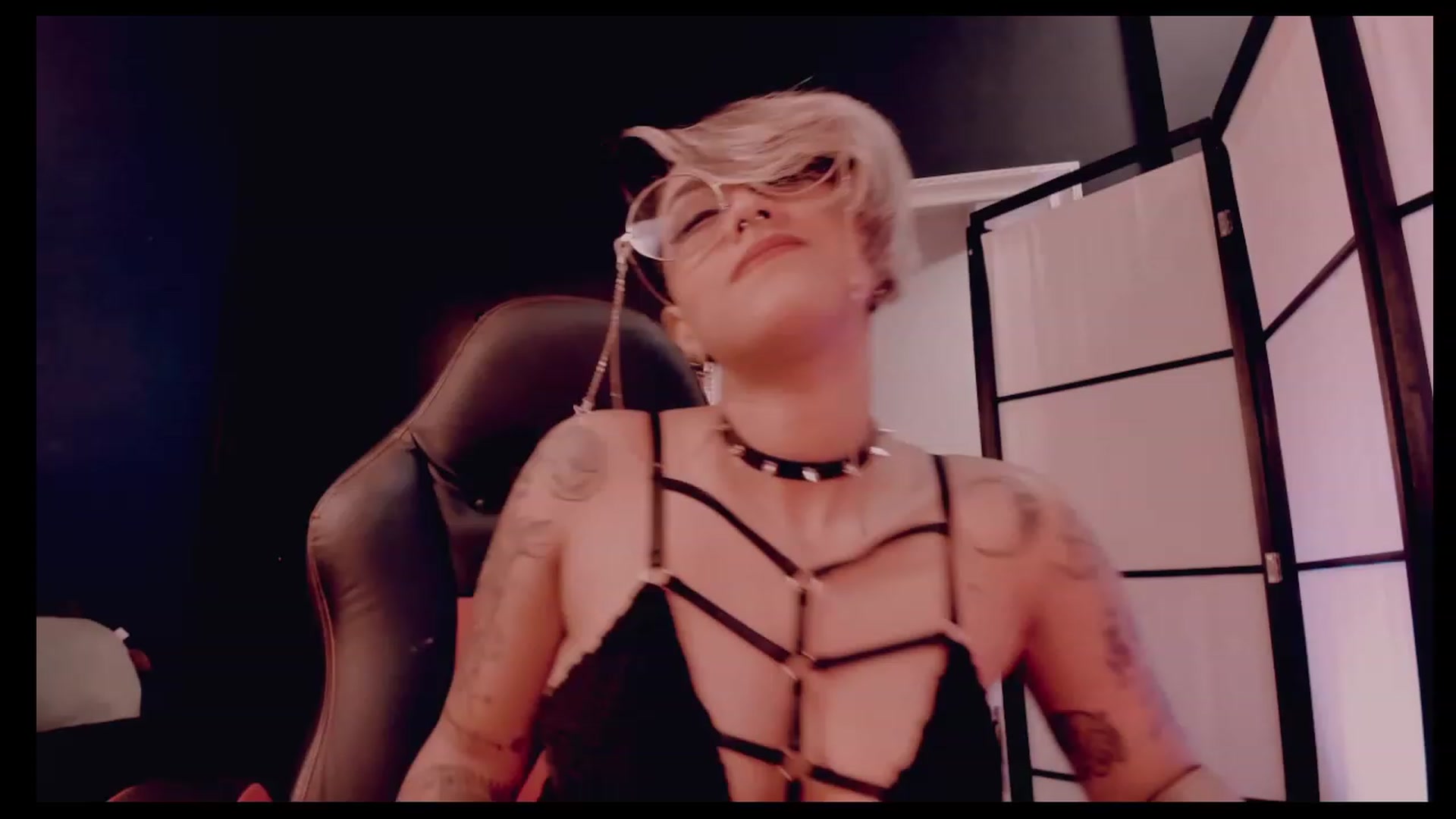 Gallery image thumbnail from AbraxxysRadio's myfreecams stream on, 12/17/2022, 01:47 image 9 of 20