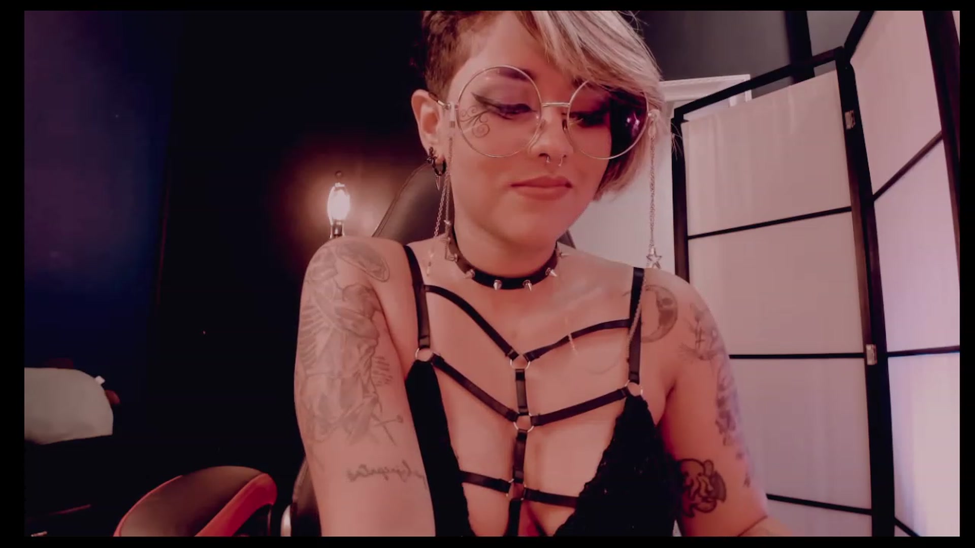 Gallery image thumbnail from AbraxxysRadio's myfreecams stream on, 12/17/2022, 01:47 image 16 of 20