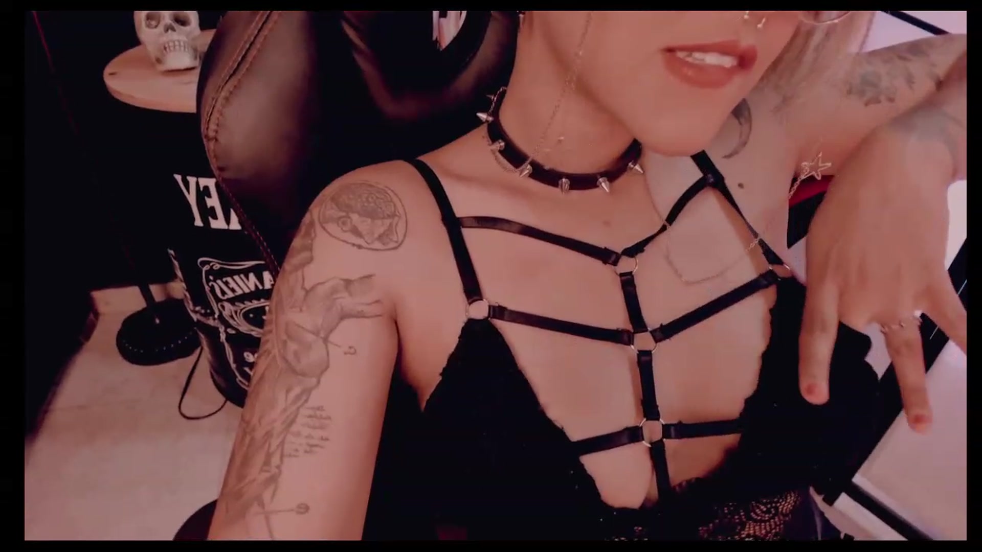 Gallery image thumbnail from AbraxxysRadio's myfreecams stream on, 12/17/2022, 01:47 image 14 of 20