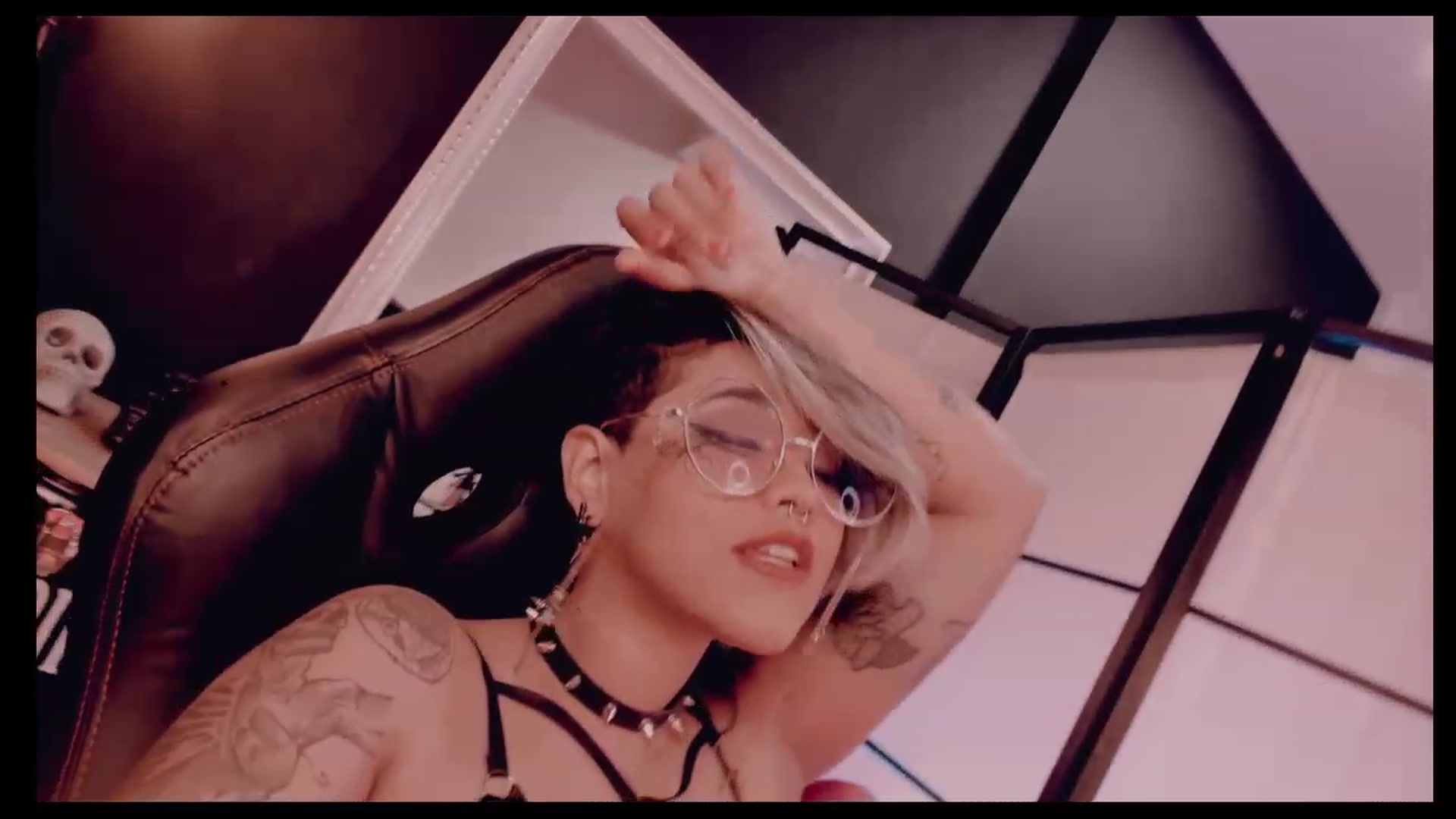 Gallery image thumbnail from AbraxxysRadio's myfreecams stream on, 12/17/2022, 01:47 image 13 of 20
