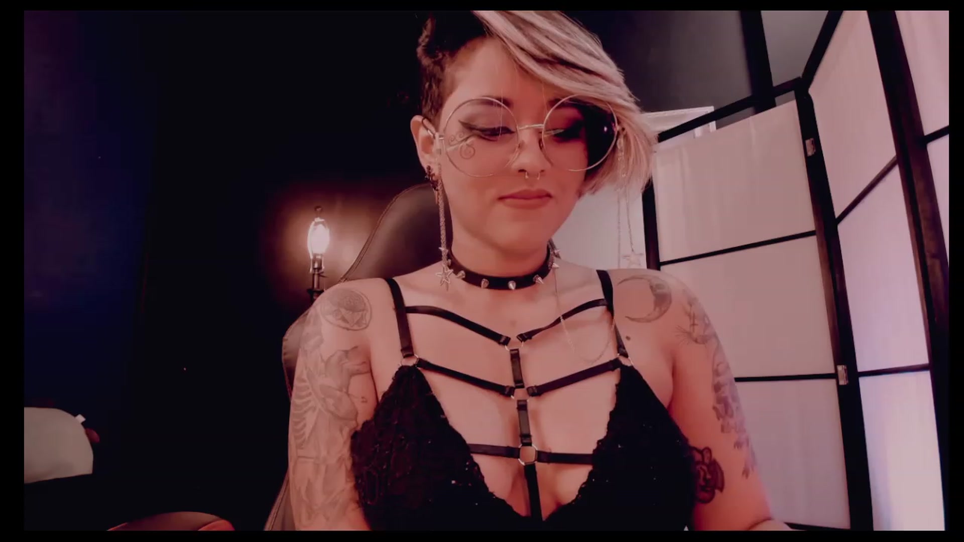 Gallery image thumbnail from AbraxxysRadio's myfreecams stream on, 12/17/2022, 01:47 image 3 of 20