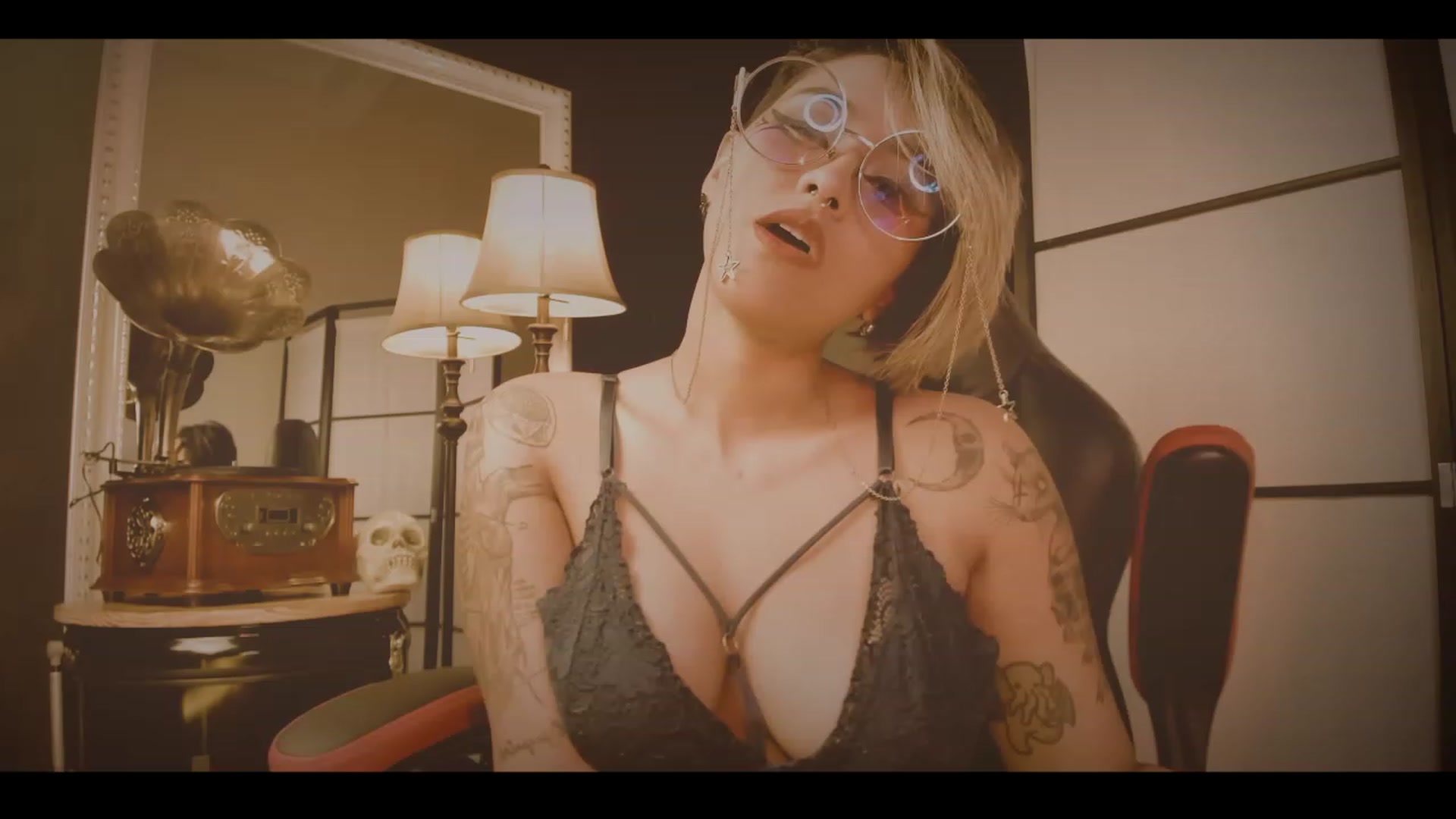 Gallery image thumbnail from AbraxxysRadio's myfreecams stream on, 12/20/2022, 03:05 image 6 of 20