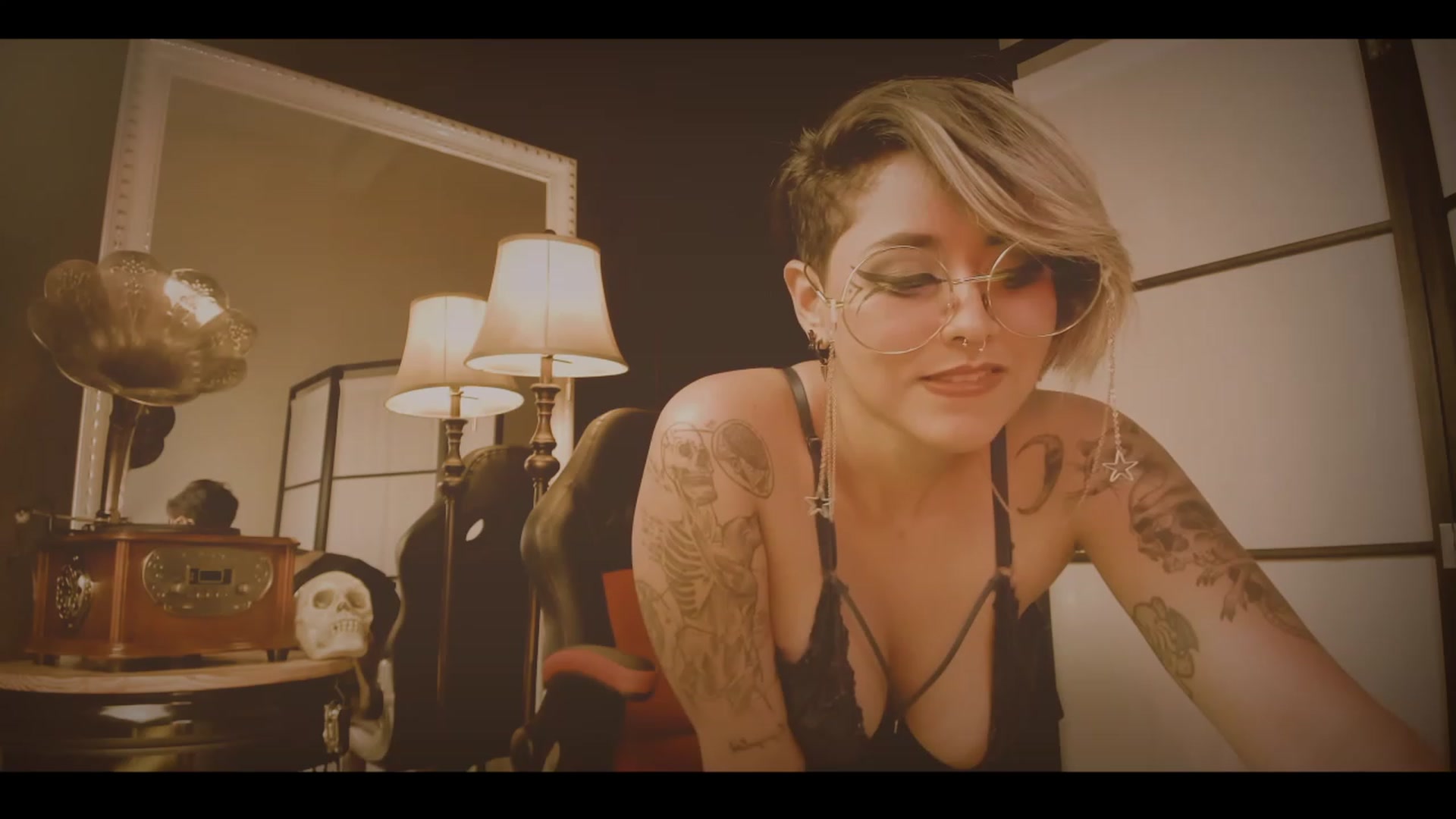 Gallery image thumbnail from AbraxxysRadio's myfreecams stream on, 12/20/2022, 03:05 image 15 of 20