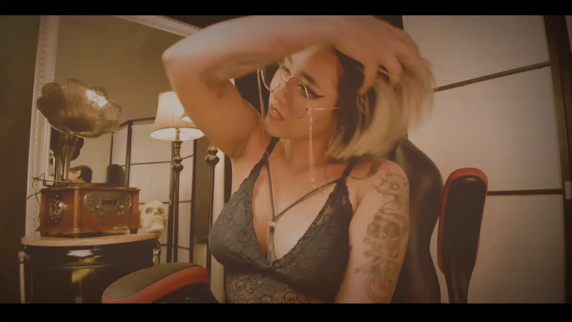 Gallery image thumbnail from AbraxxysRadio's myfreecams stream on, 12/20/2022, 03:05 image 5 of 20