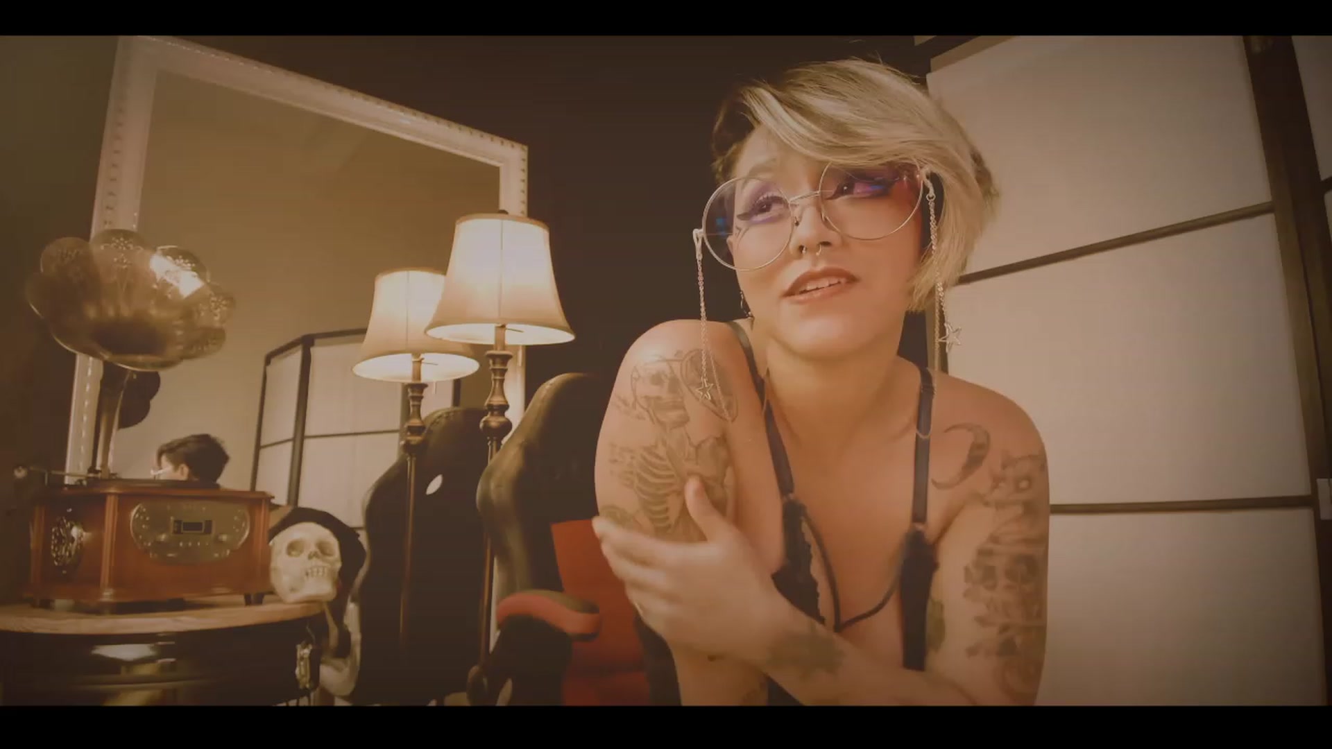 Gallery image thumbnail from AbraxxysRadio's myfreecams stream on, 12/20/2022, 03:05 image 14 of 20