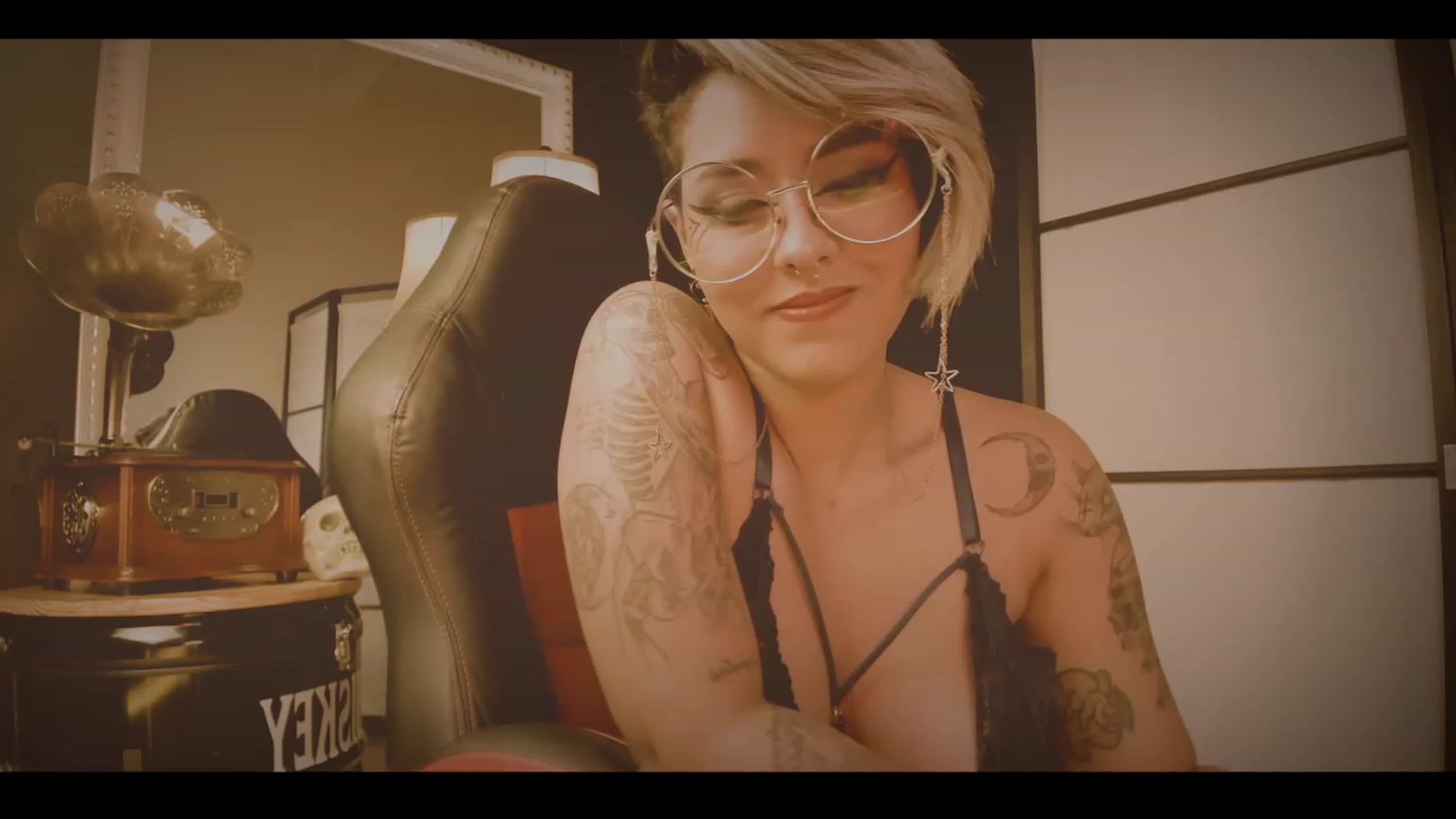 Gallery image thumbnail from AbraxxysRadio's myfreecams stream on, 12/20/2022, 03:05 image 19 of 20