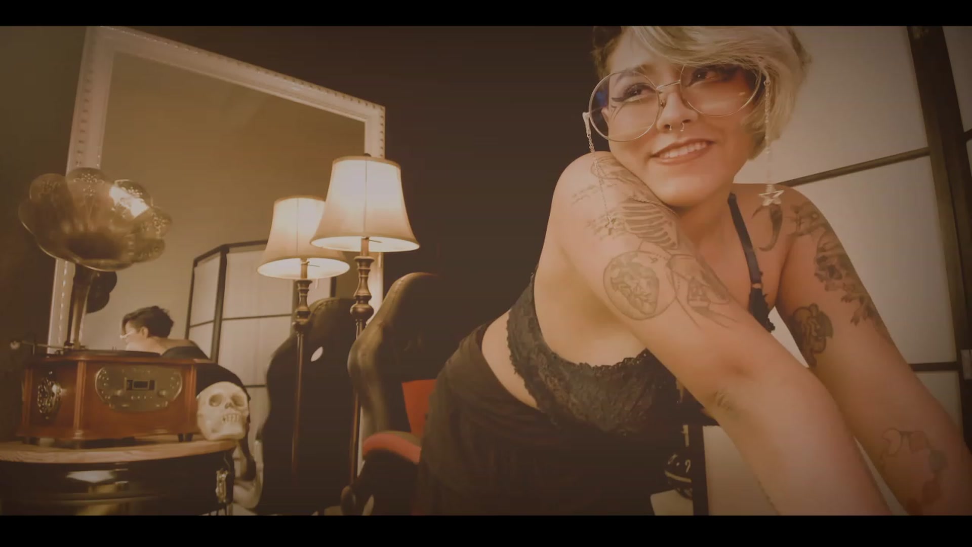 Gallery image thumbnail from AbraxxysRadio's myfreecams stream on, 12/20/2022, 03:05 image 16 of 20