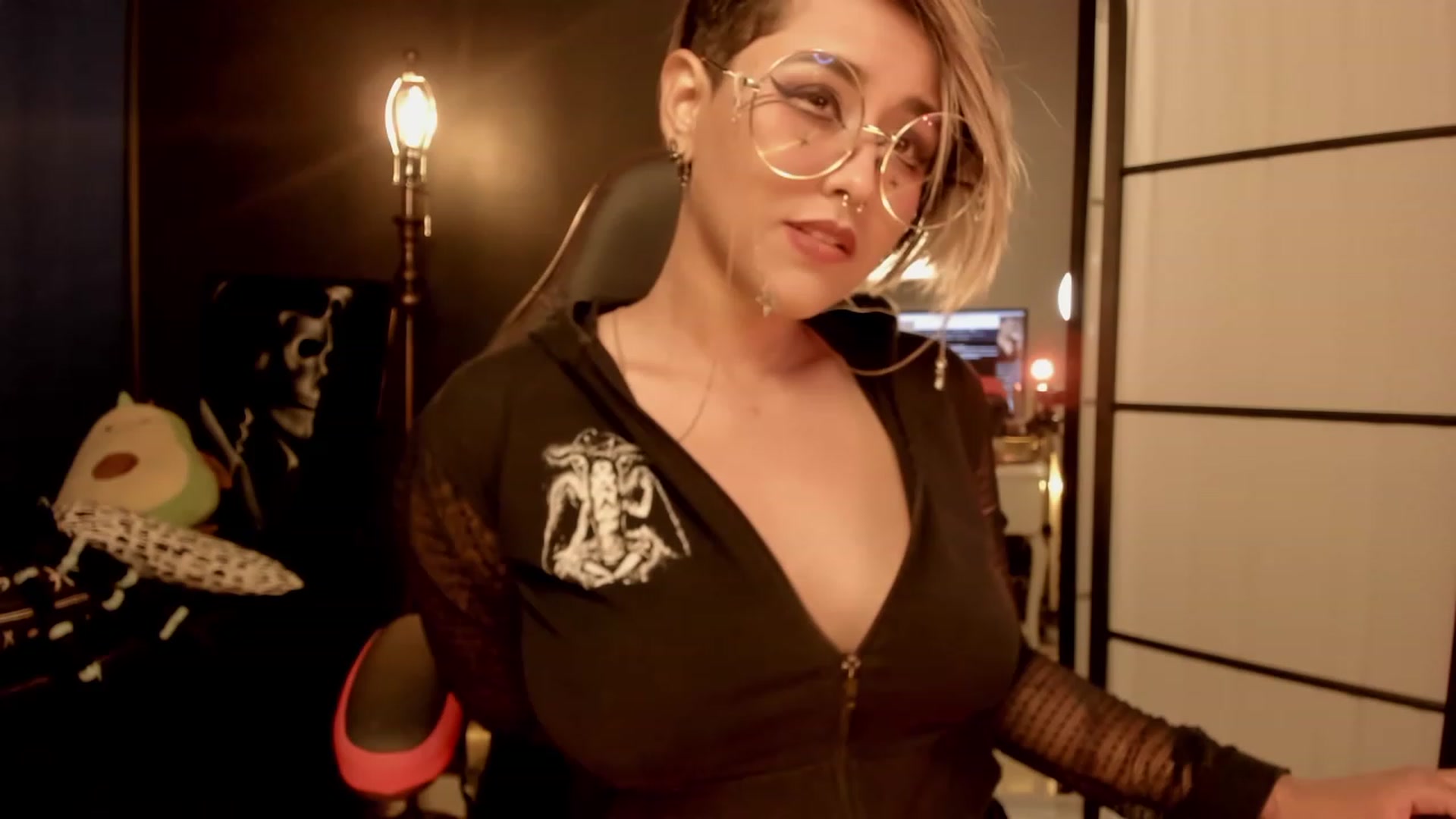 Gallery image thumbnail from AbraxxysRadio's myfreecams stream on, 12/22/2022, 01:42 image 3 of 20