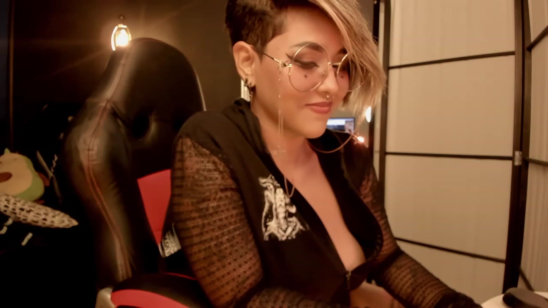 Gallery image thumbnail from AbraxxysRadio's myfreecams stream on, 12/22/2022, 01:42 image 4 of 20