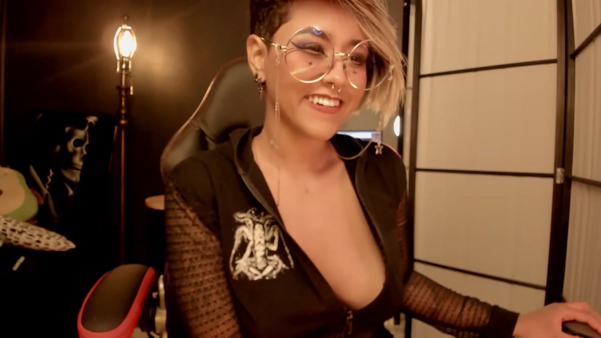 Gallery image thumbnail from AbraxxysRadio's myfreecams stream on, 12/22/2022, 01:42 image 5 of 20