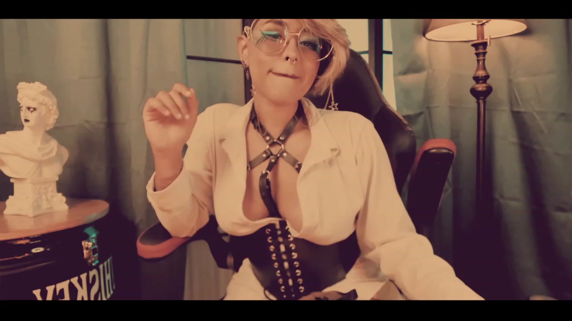 Gallery image thumbnail from AbraxxysRadio's myfreecams stream on, 12/22/2022, 17:50 image 2 of 20