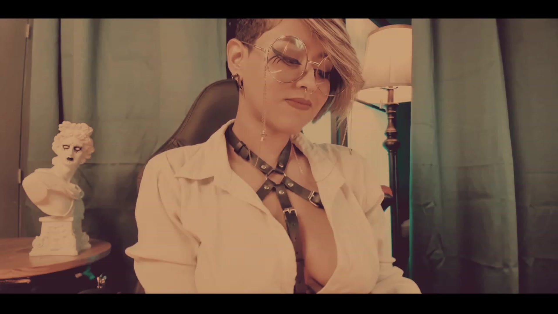 Gallery image thumbnail from AbraxxysRadio's myfreecams stream on, 12/22/2022, 21:18 image 3 of 20