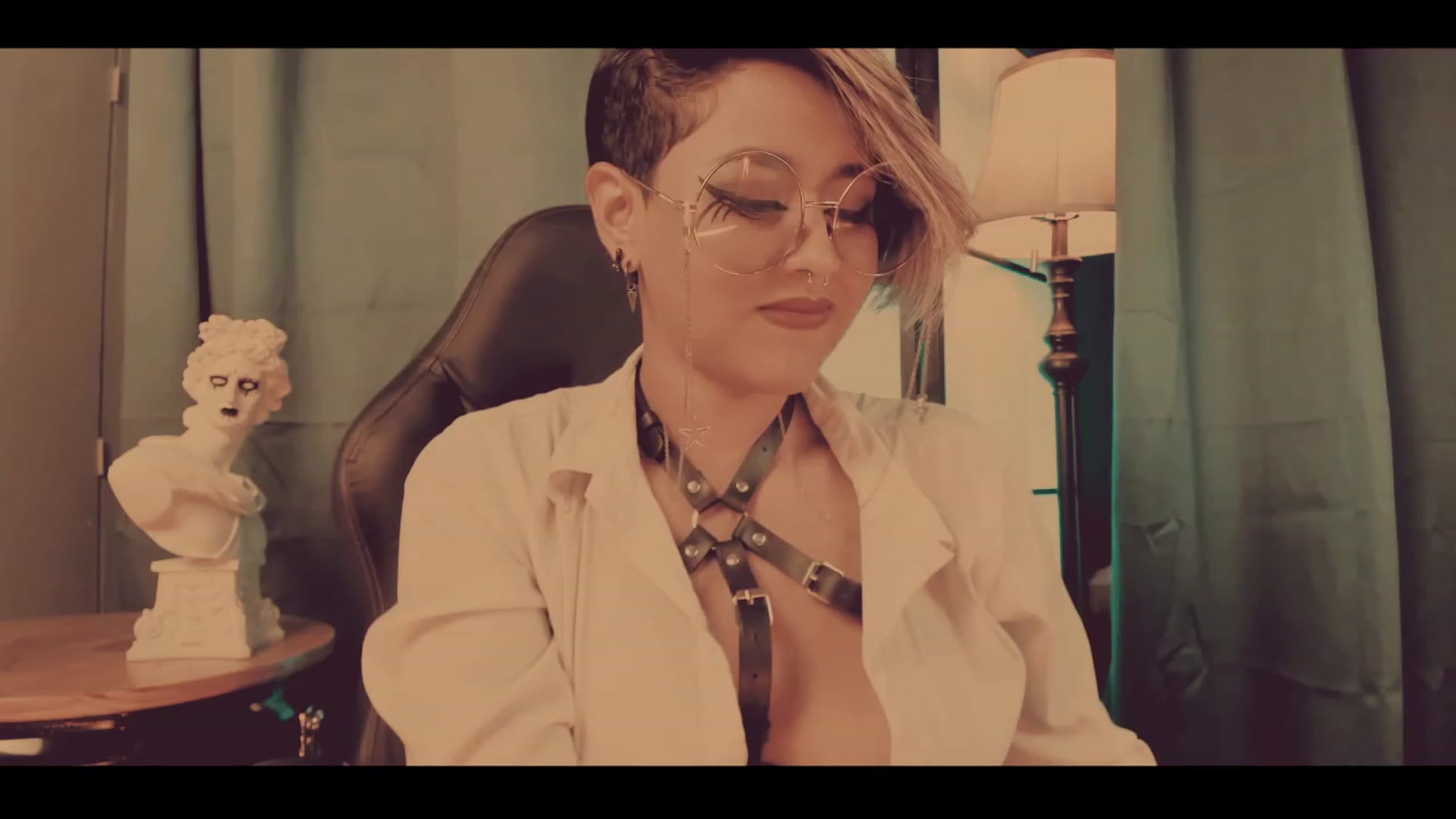 Gallery image thumbnail from AbraxxysRadio's myfreecams stream on, 12/22/2022, 21:18 image 7 of 20