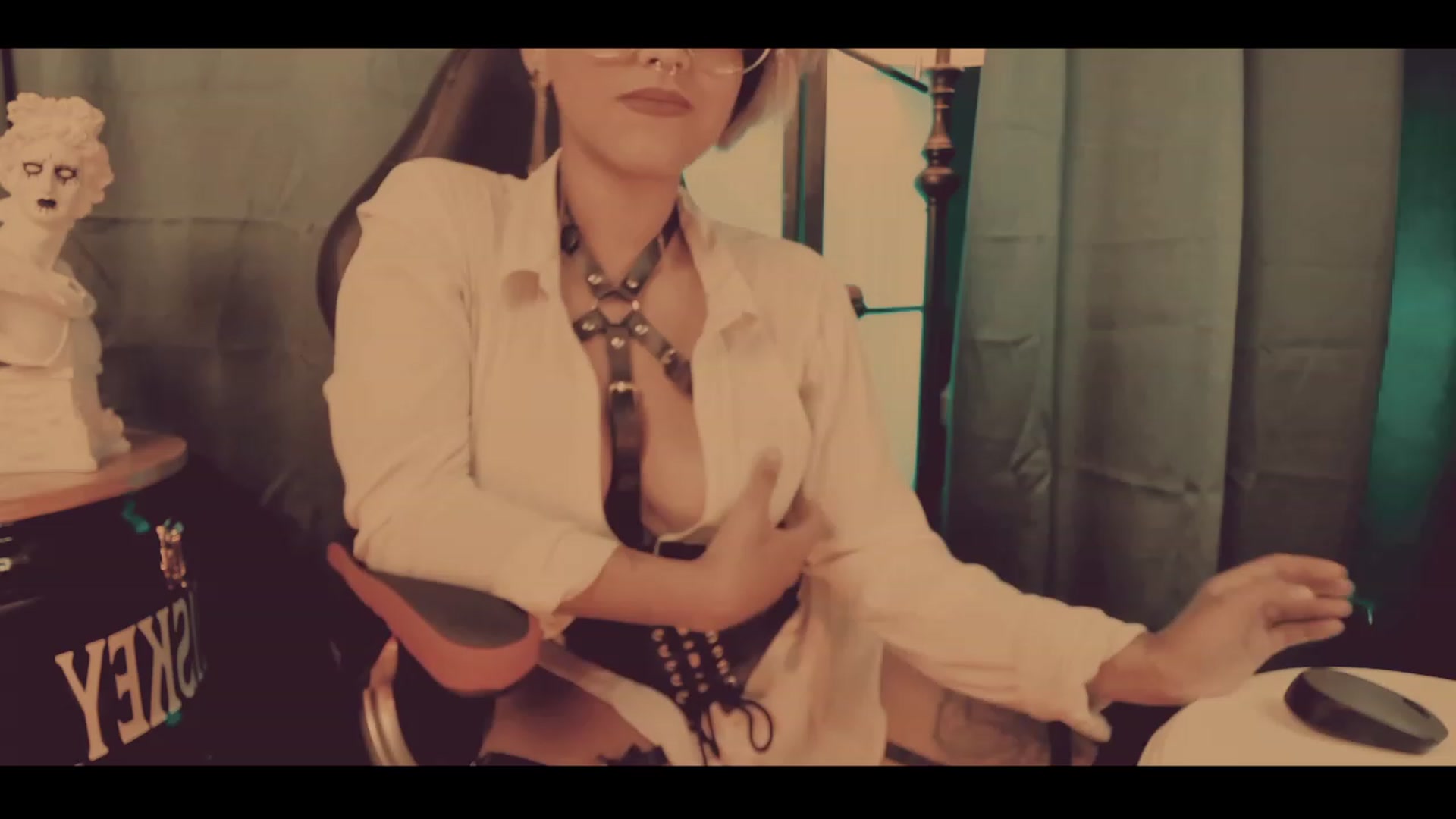 Gallery image thumbnail from AbraxxysRadio's myfreecams stream on, 12/22/2022, 21:18 image 13 of 20