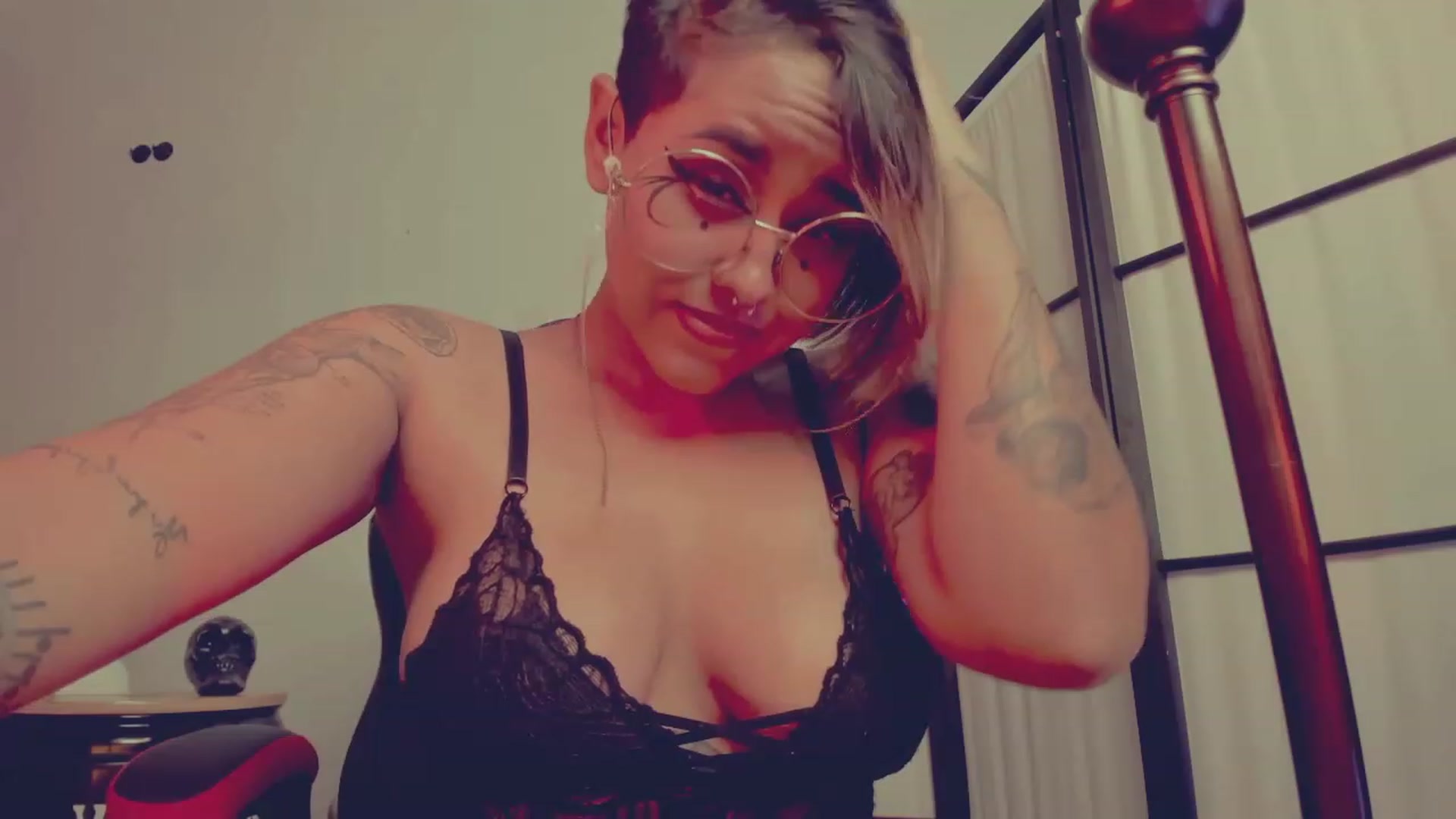 Gallery image thumbnail from AbraxxysRadio's myfreecams stream on, 12/24/2022, 24:06 image 19 of 20