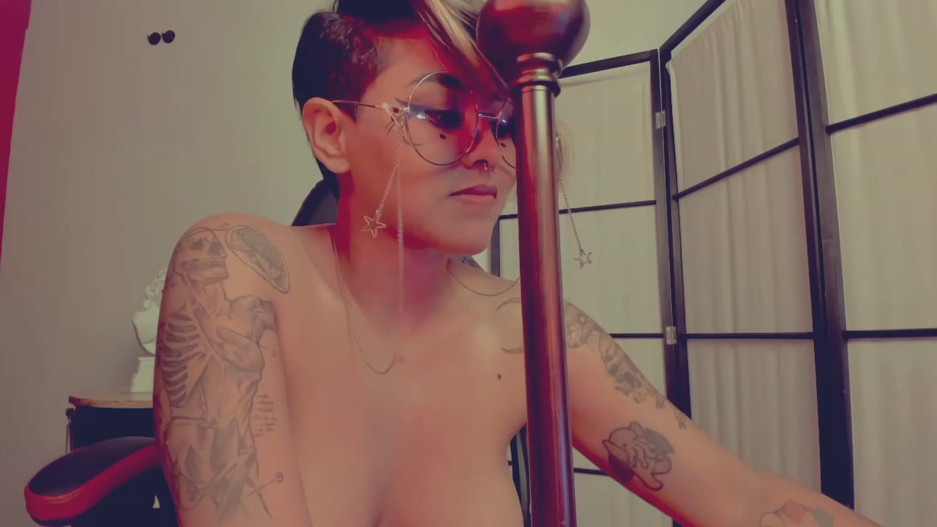 Gallery image thumbnail from AbraxxysRadio's myfreecams stream on, 12/24/2022, 24:32 image 13 of 20