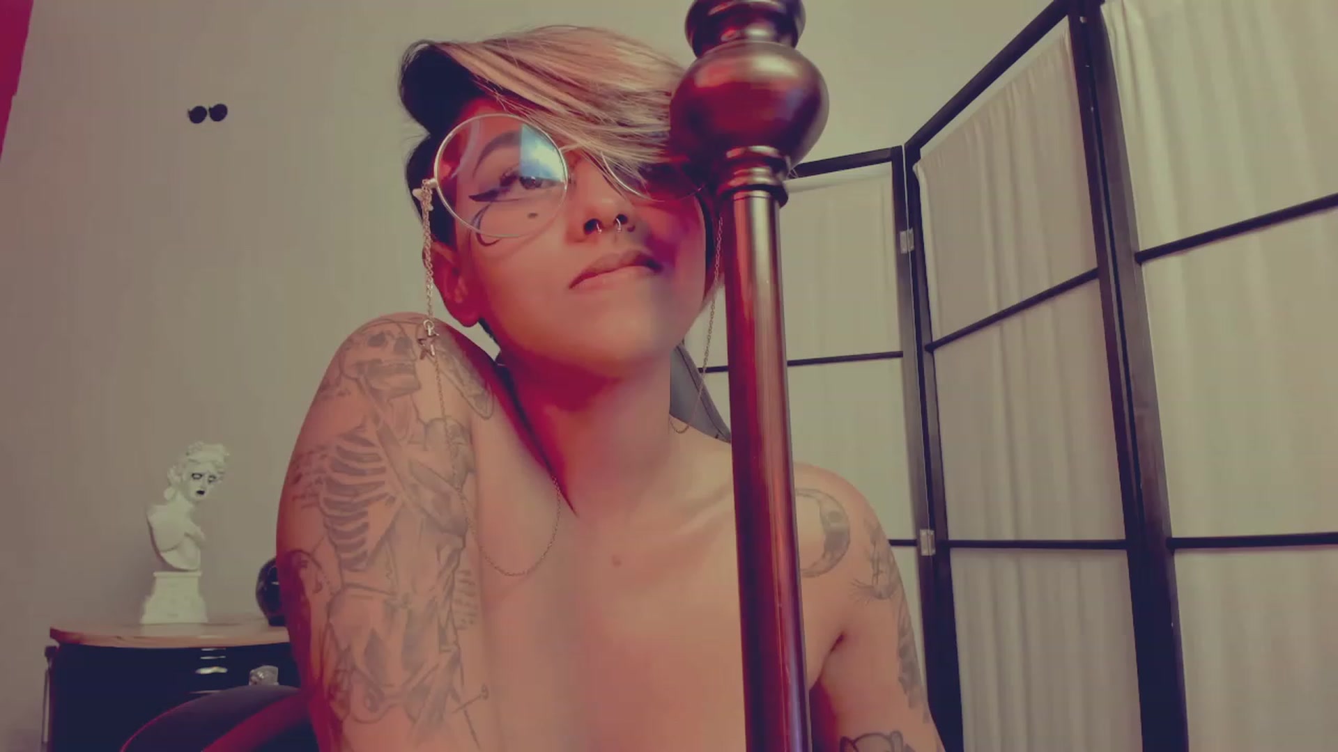 Gallery image thumbnail from AbraxxysRadio's myfreecams stream on, 12/24/2022, 24:32 image 18 of 20