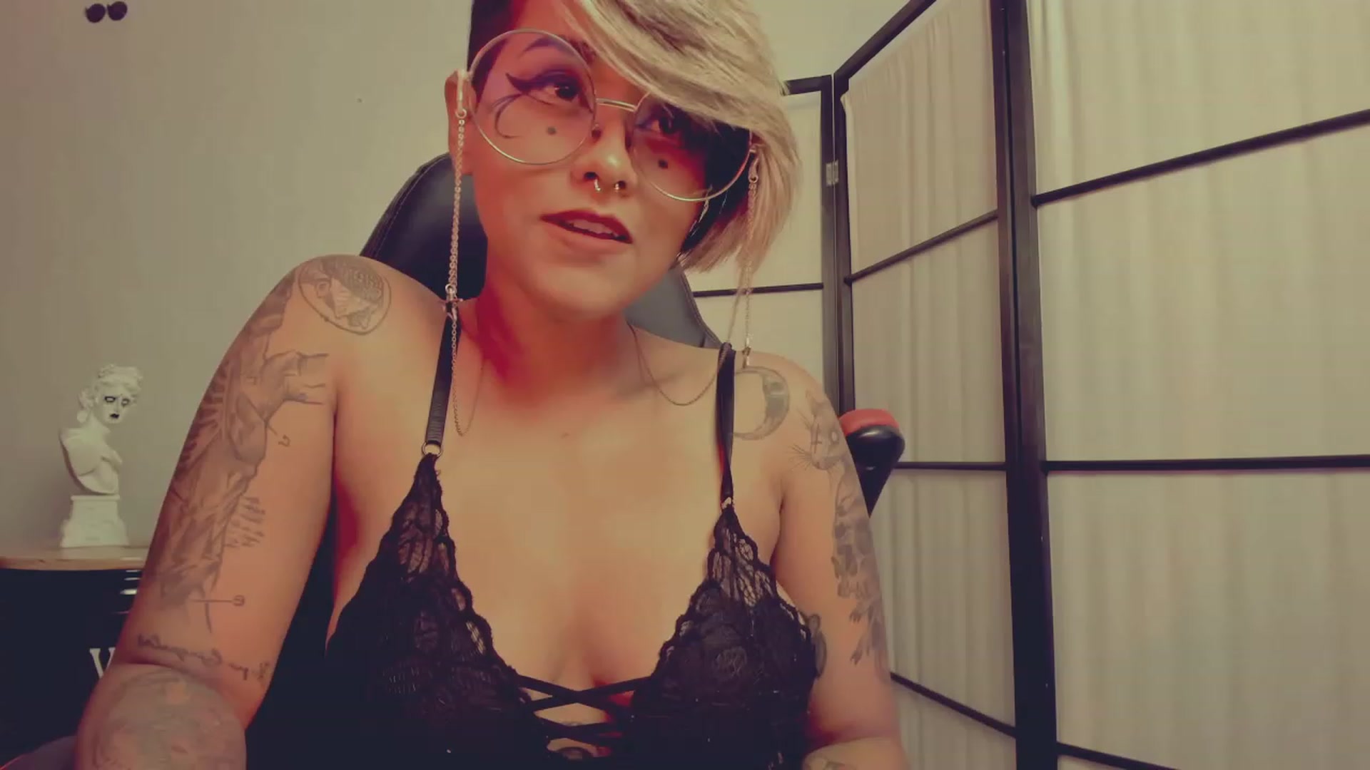 Gallery image thumbnail from AbraxxysRadio's myfreecams stream on, 12/24/2022, 01:55 image 3 of 20