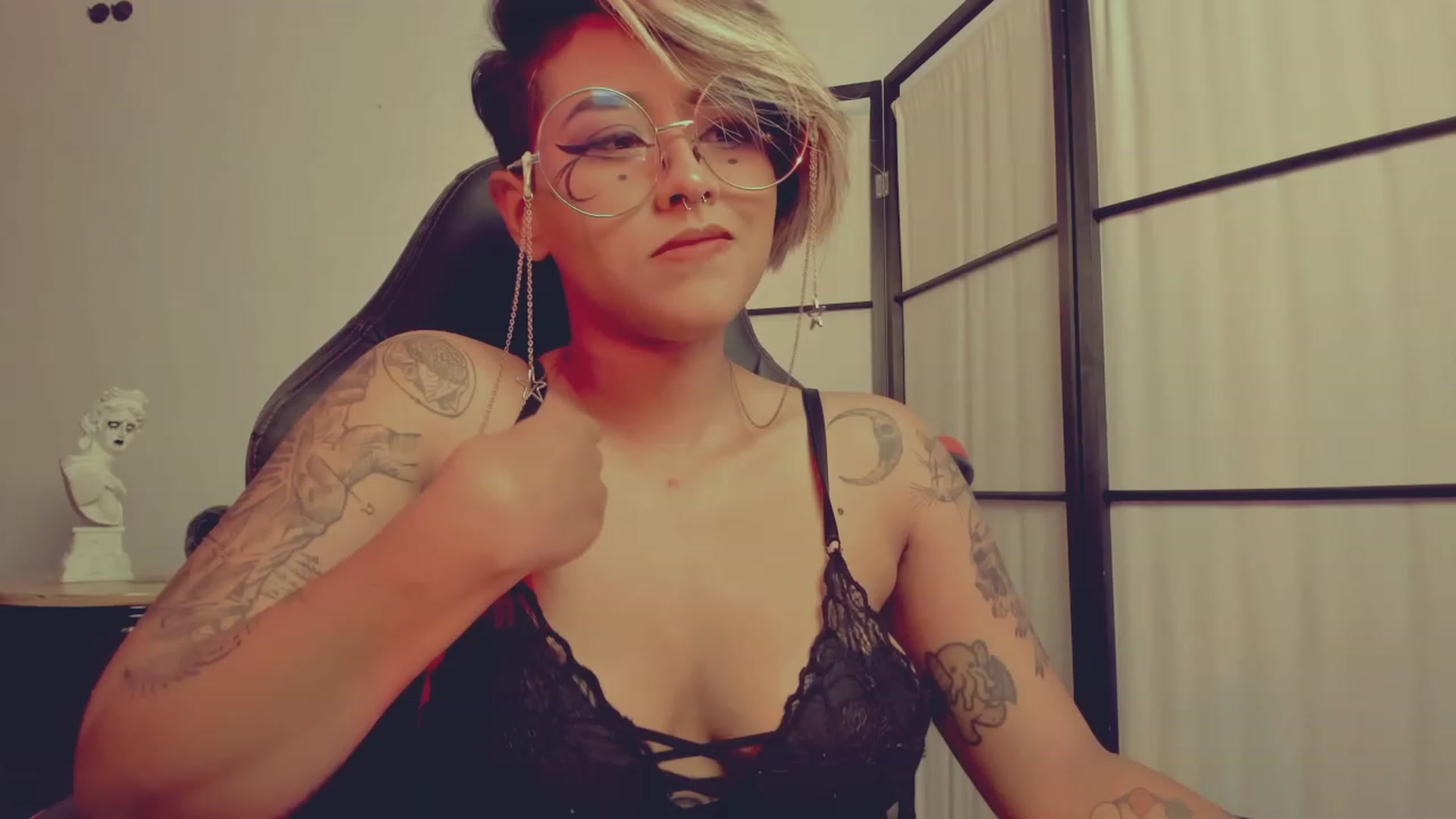 Gallery image thumbnail from AbraxxysRadio's myfreecams stream on, 12/24/2022, 01:55 image 4 of 20