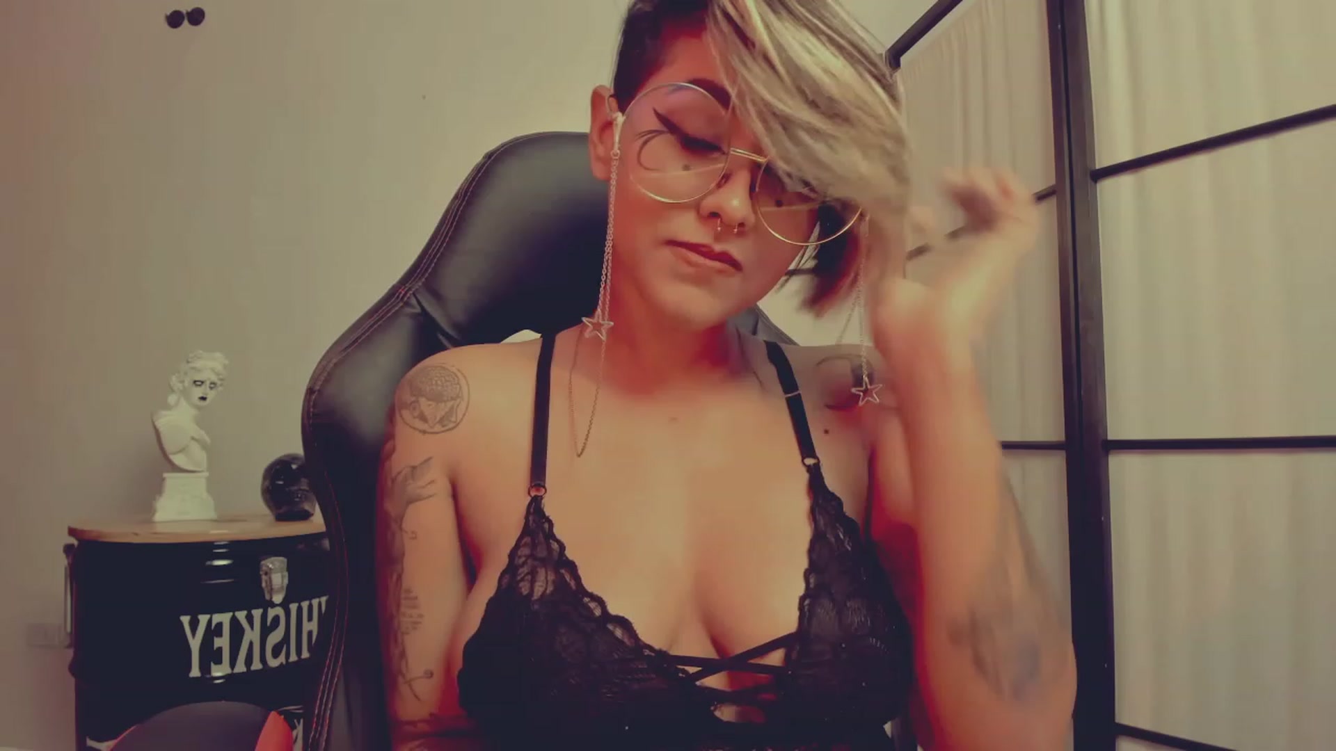 Gallery image thumbnail from AbraxxysRadio's myfreecams stream on, 12/24/2022, 01:55 image 9 of 20