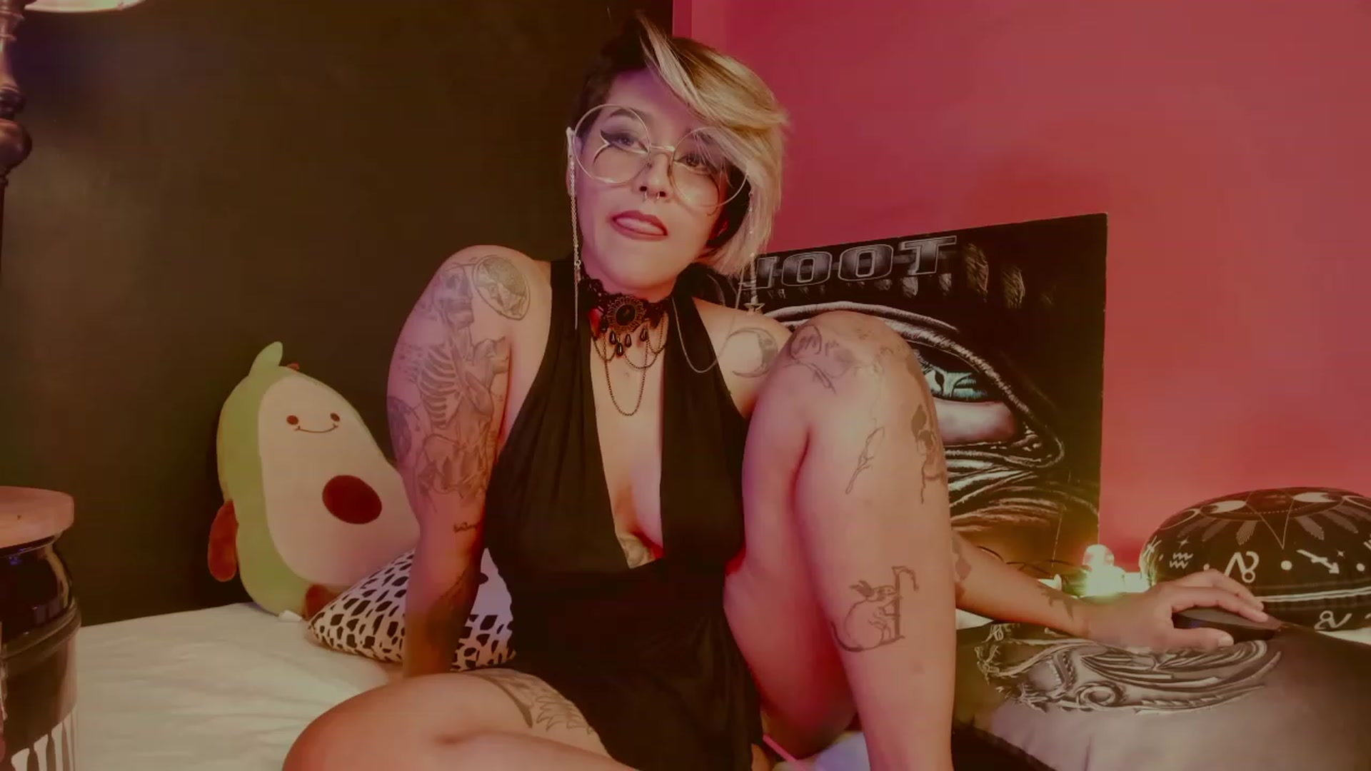 Gallery image thumbnail from AbraxxysRadio's myfreecams stream on, 12/27/2022, 23:49 image 15 of 20