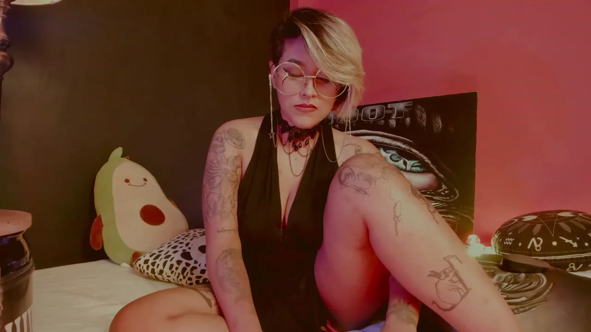 Gallery image thumbnail from AbraxxysRadio's myfreecams stream on, 12/27/2022, 23:49 image 14 of 20