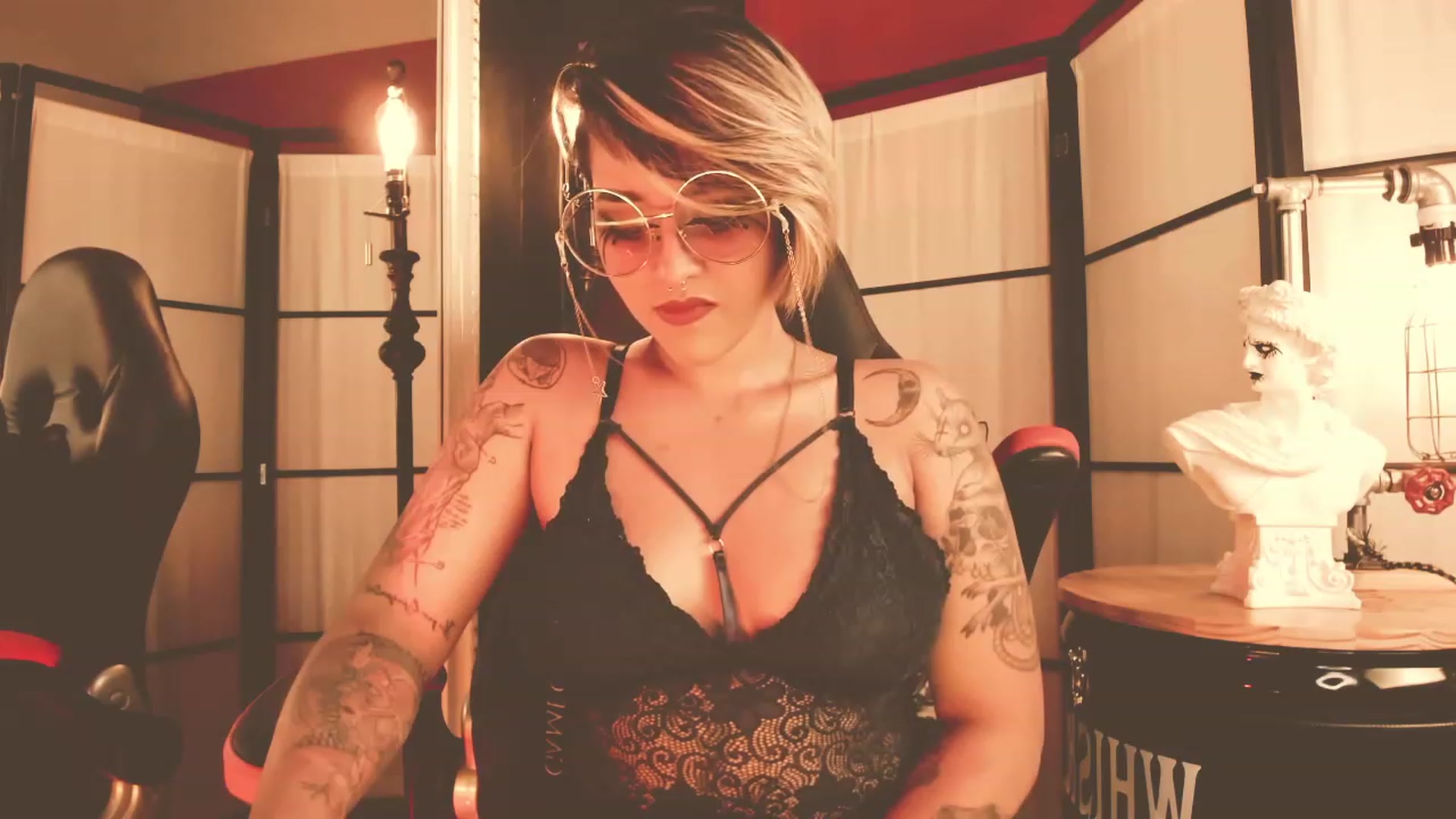 Gallery image thumbnail from AbraxxysRadio's myfreecams stream on, 12/29/2022, 21:15 image 3 of 20