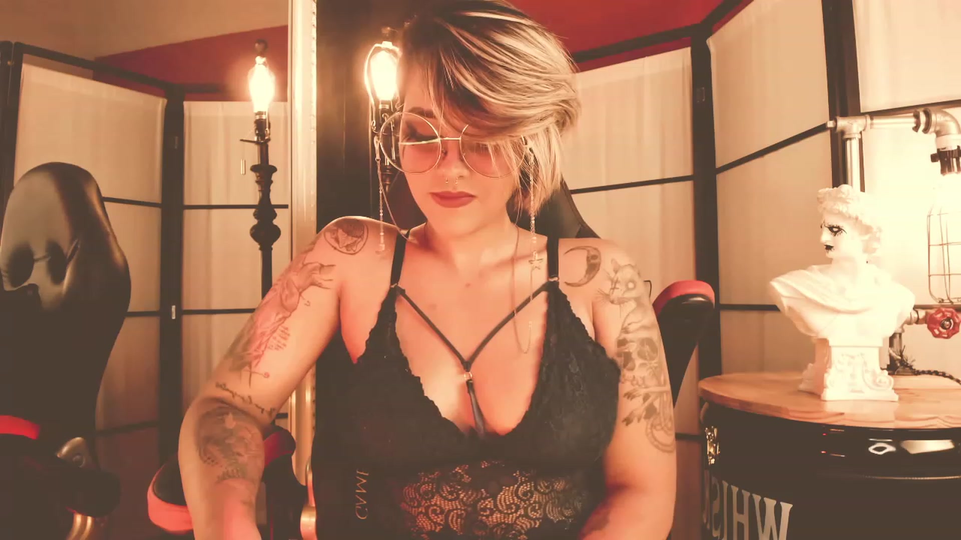 Gallery image thumbnail from AbraxxysRadio's myfreecams stream on, 12/29/2022, 21:15 image 9 of 20