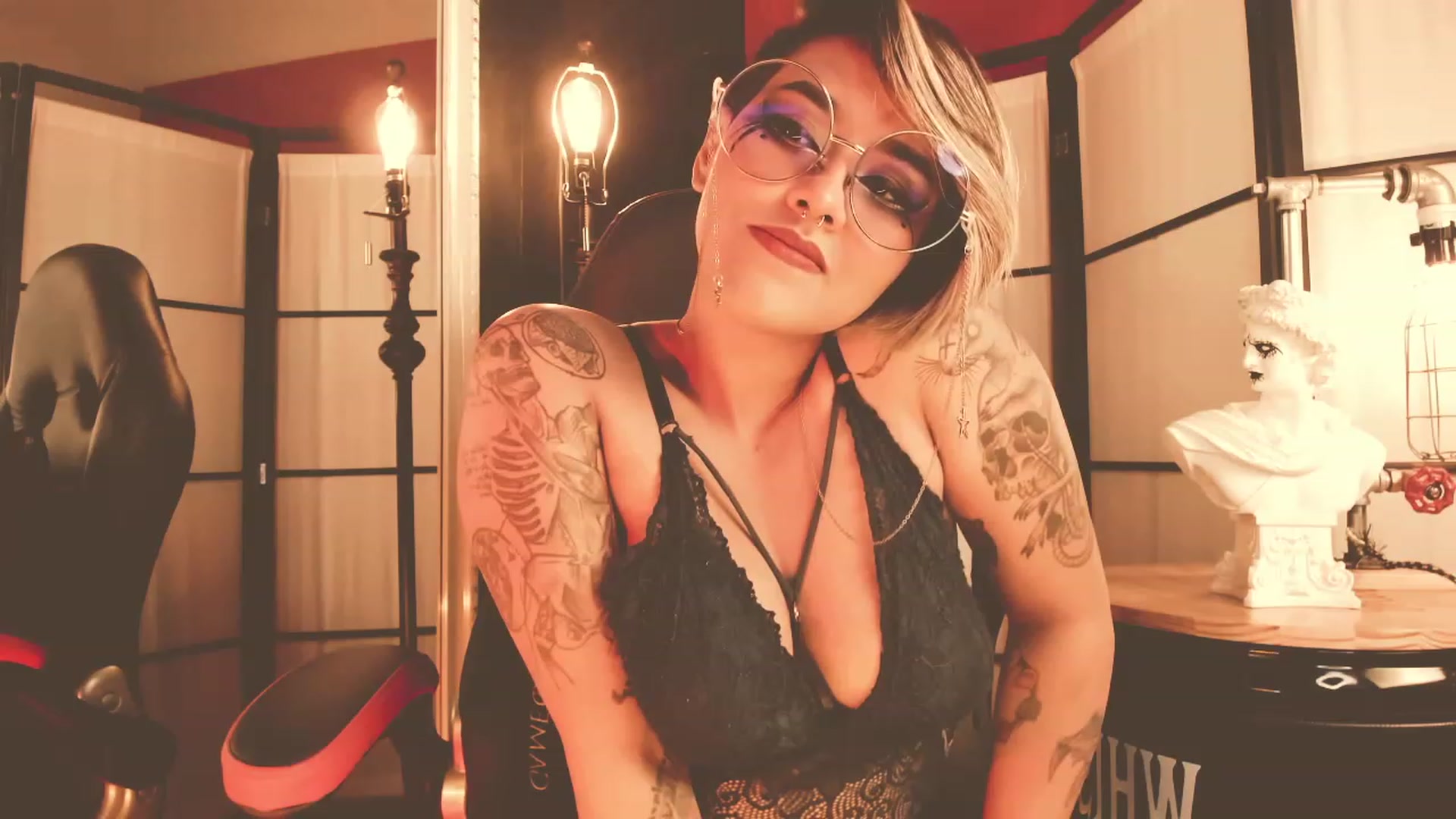 Gallery image thumbnail from AbraxxysRadio's myfreecams stream on, 12/29/2022, 21:15 image 6 of 20