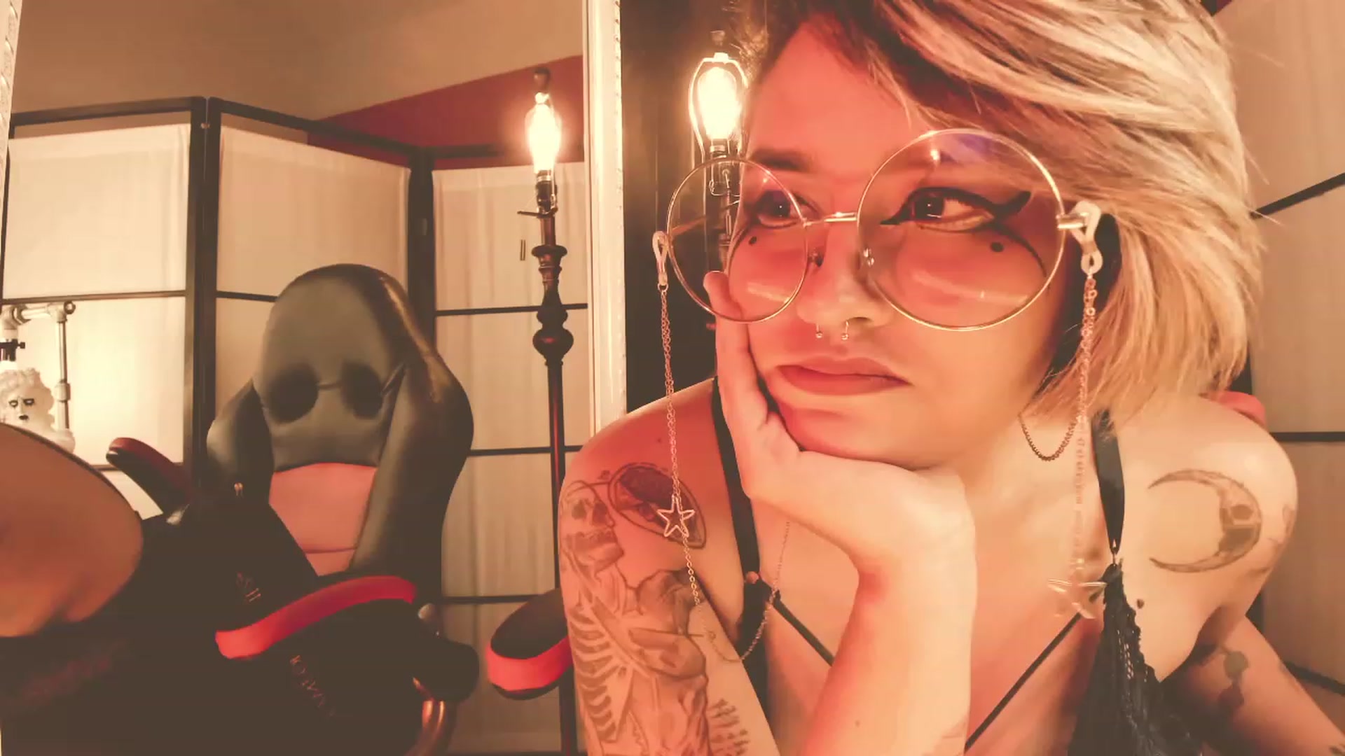 Gallery image thumbnail from AbraxxysRadio's myfreecams stream on, 12/29/2022, 22:40 image 10 of 20