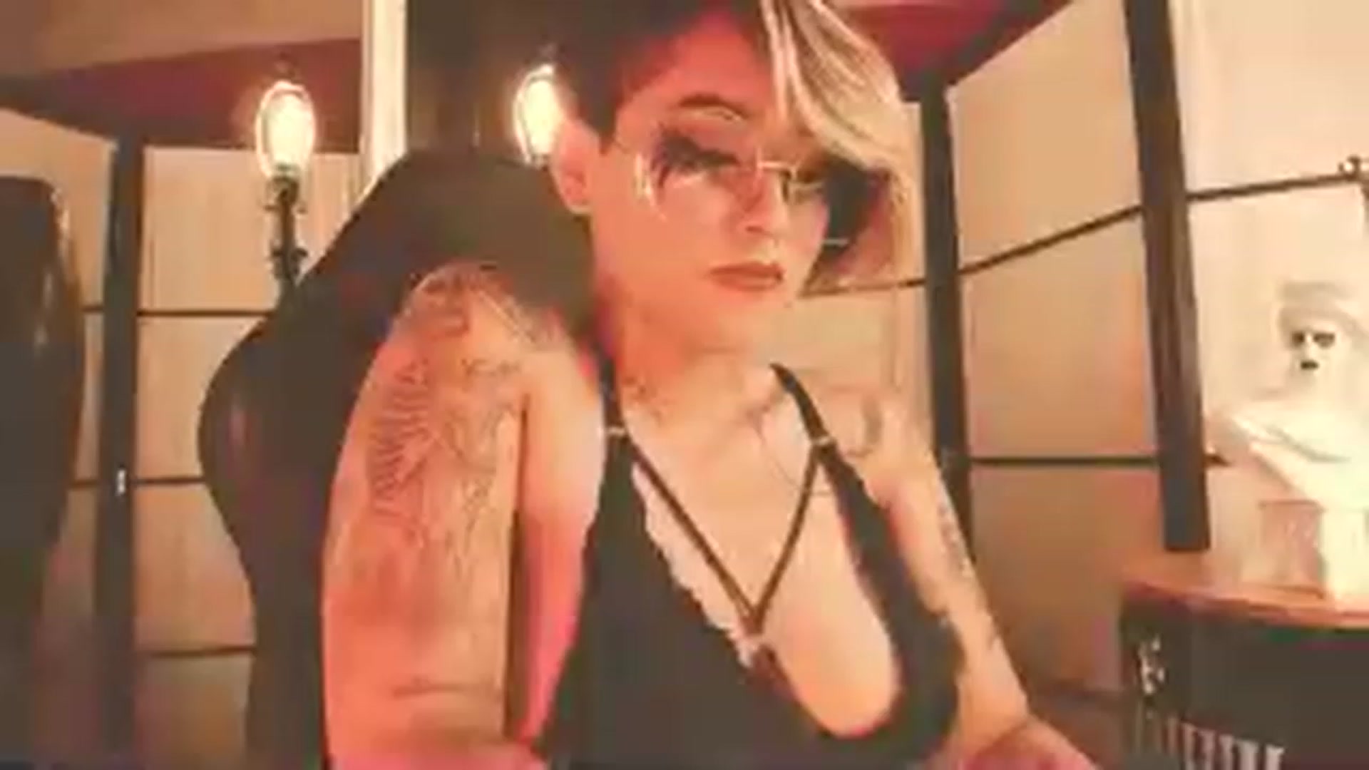 Gallery image thumbnail from AbraxxysRadio's myfreecams stream on, 12/30/2022, 01:10 image 5 of 20