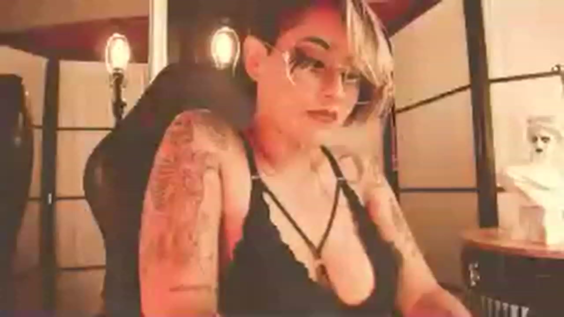 Gallery image thumbnail from AbraxxysRadio's myfreecams stream on, 12/30/2022, 01:10 image 2 of 20