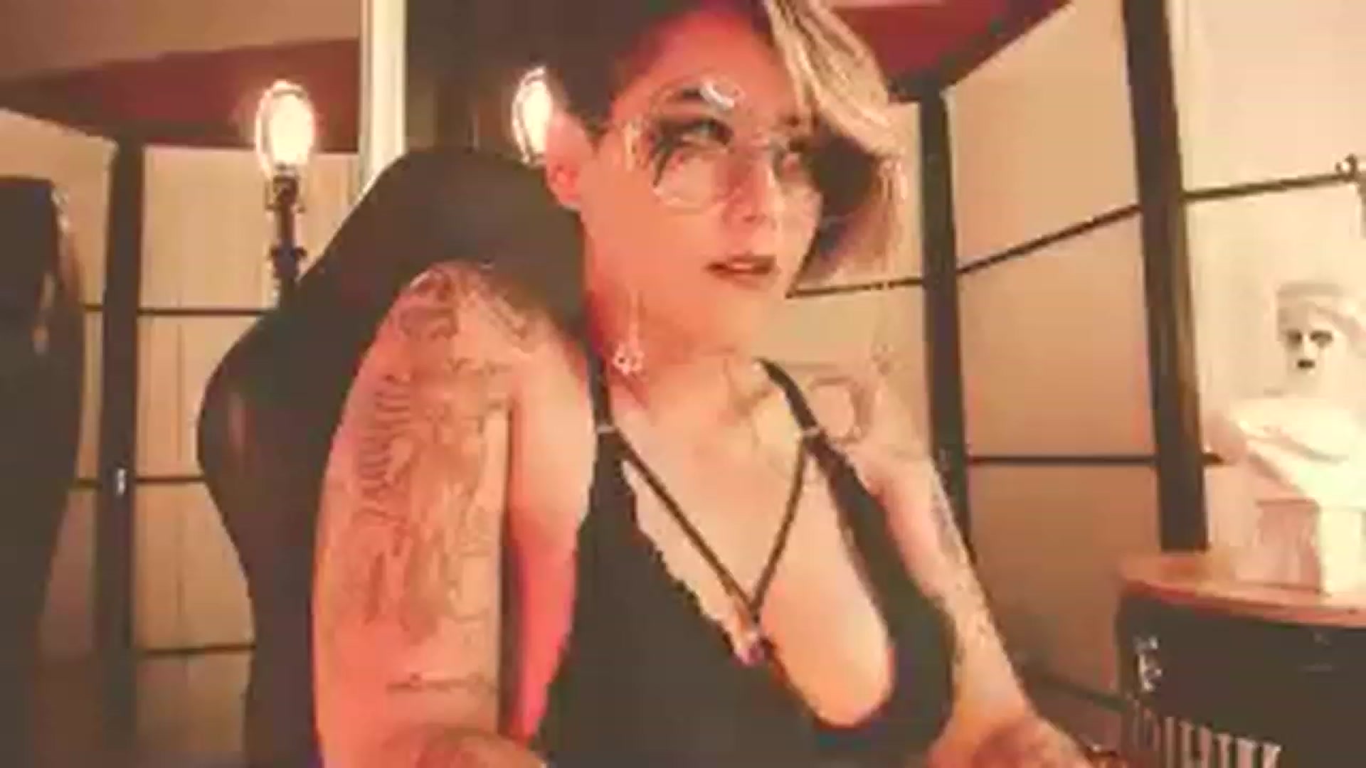Gallery image thumbnail from AbraxxysRadio's myfreecams stream on, 12/30/2022, 01:10 image 6 of 20