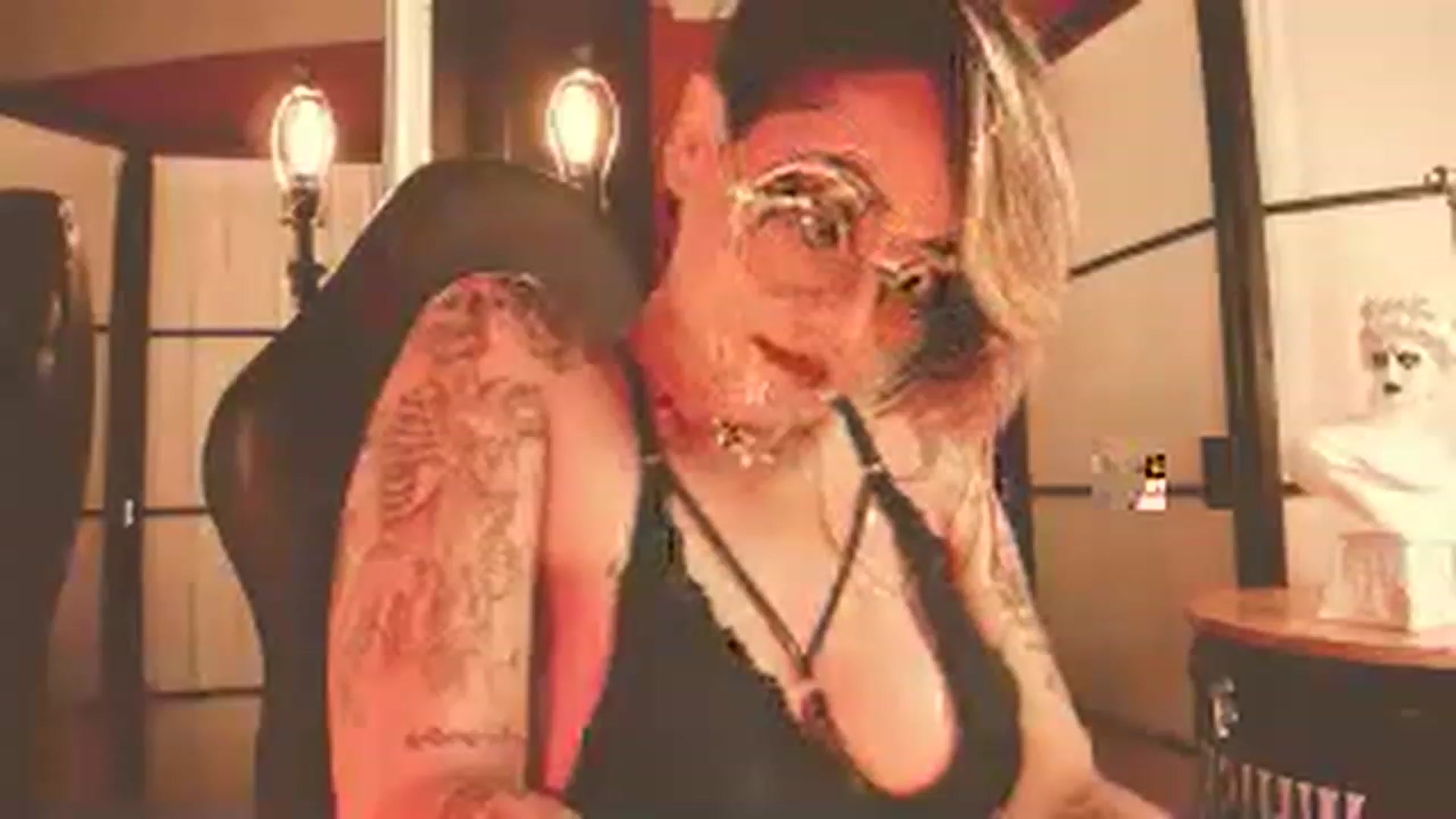 Gallery image thumbnail from AbraxxysRadio's myfreecams stream on, 12/30/2022, 01:10 image 8 of 20