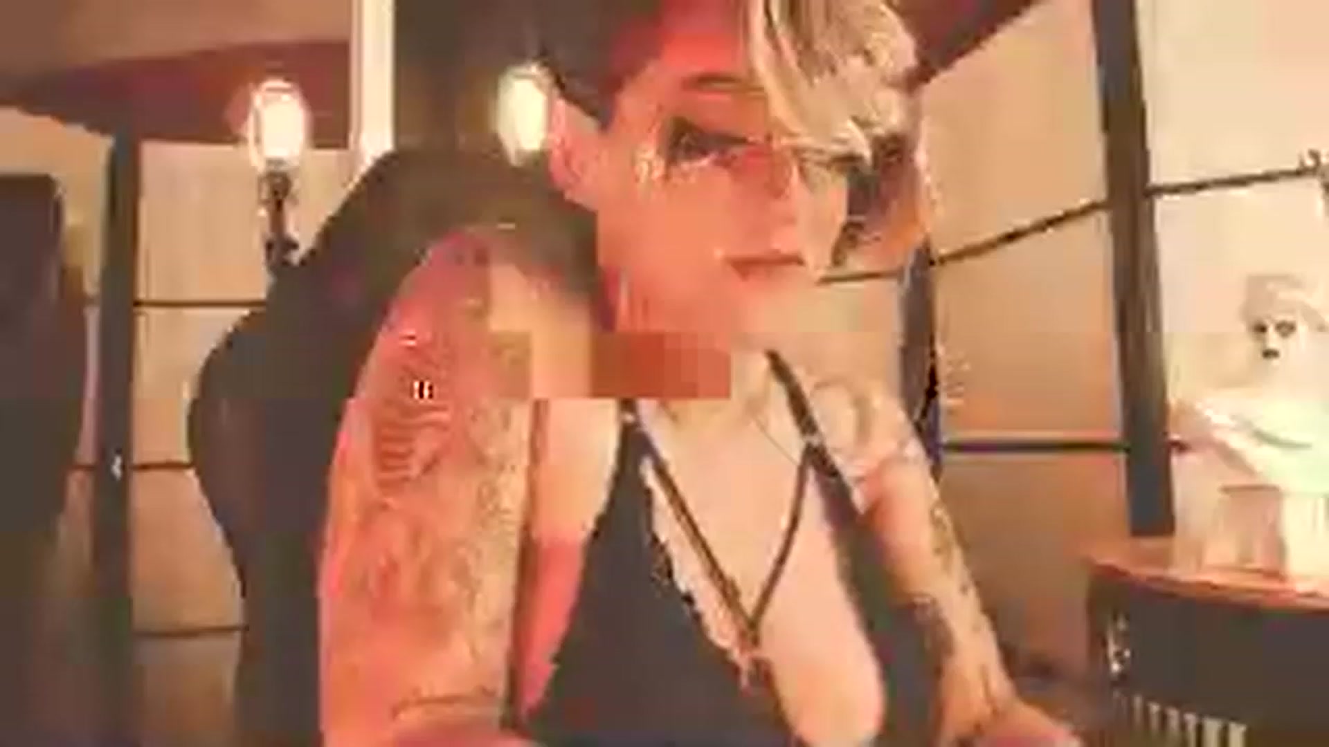 Gallery image thumbnail from AbraxxysRadio's myfreecams stream on, 12/30/2022, 01:10 image 15 of 20
