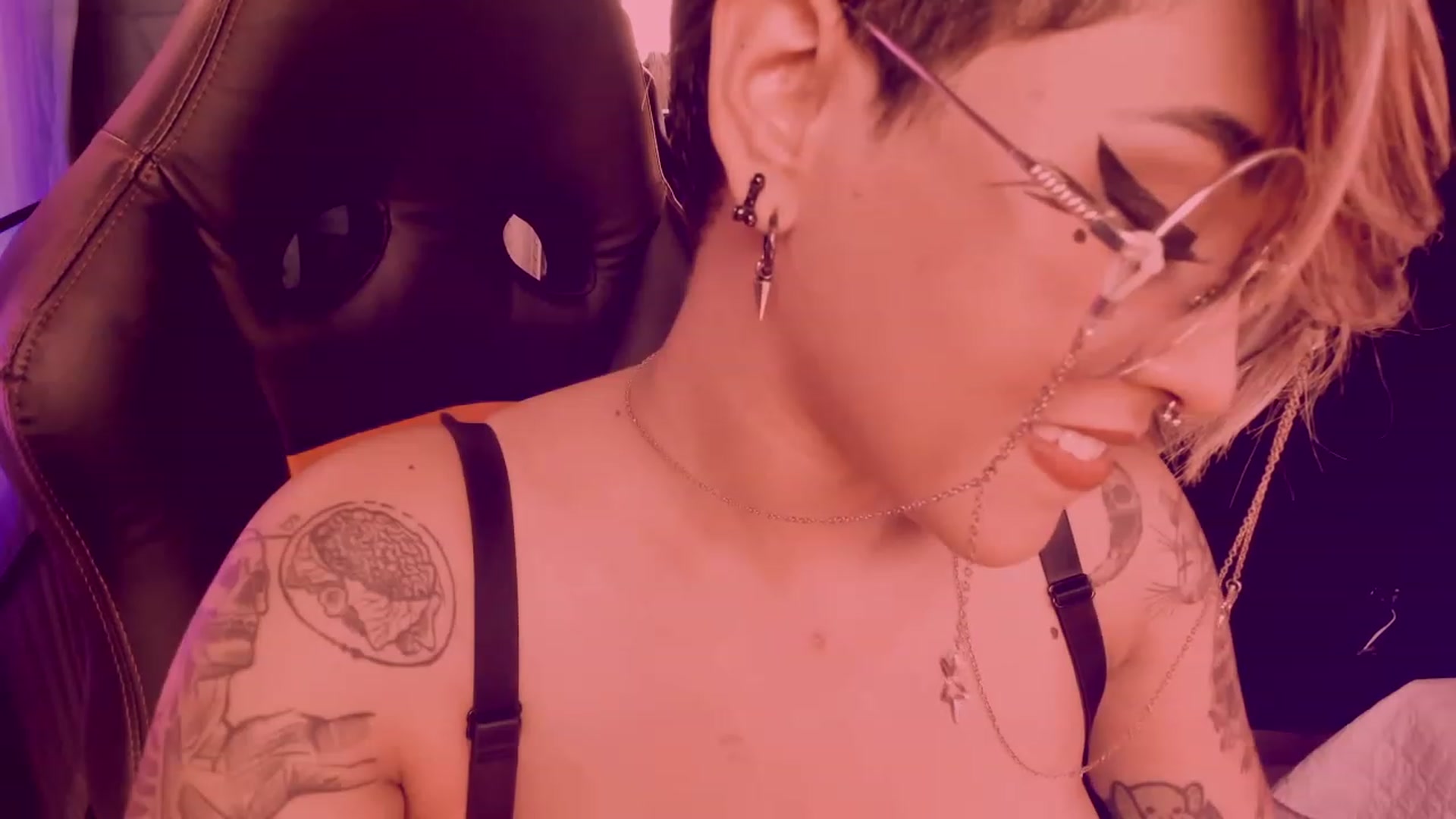 Gallery image thumbnail from AbraxxysRadio's myfreecams stream on, 12/31/2022, 19:05 image 17 of 20