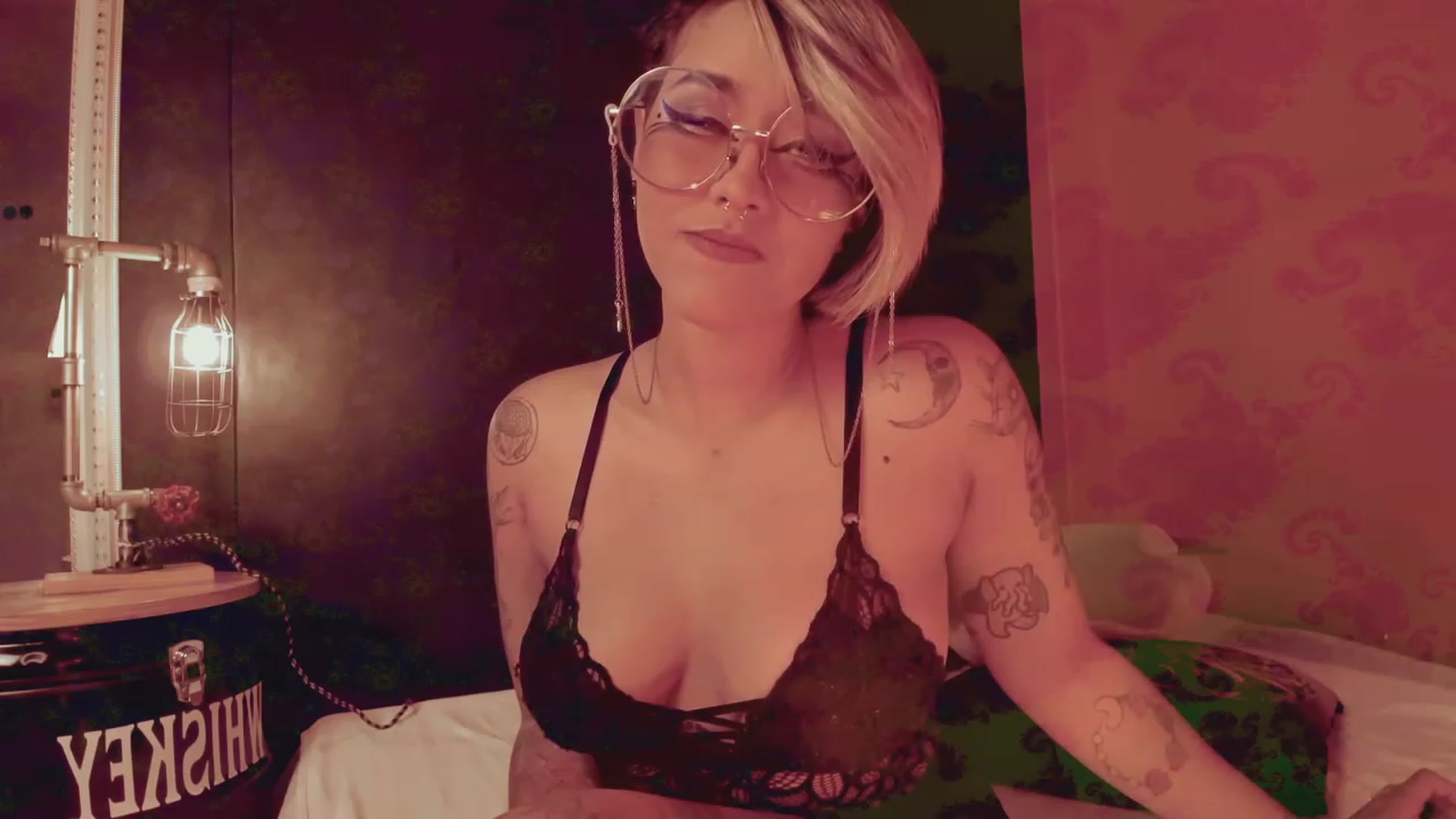 Gallery image thumbnail from AbraxxysRadio's myfreecams stream on, 01/02/2023, 23:56 image 4 of 20
